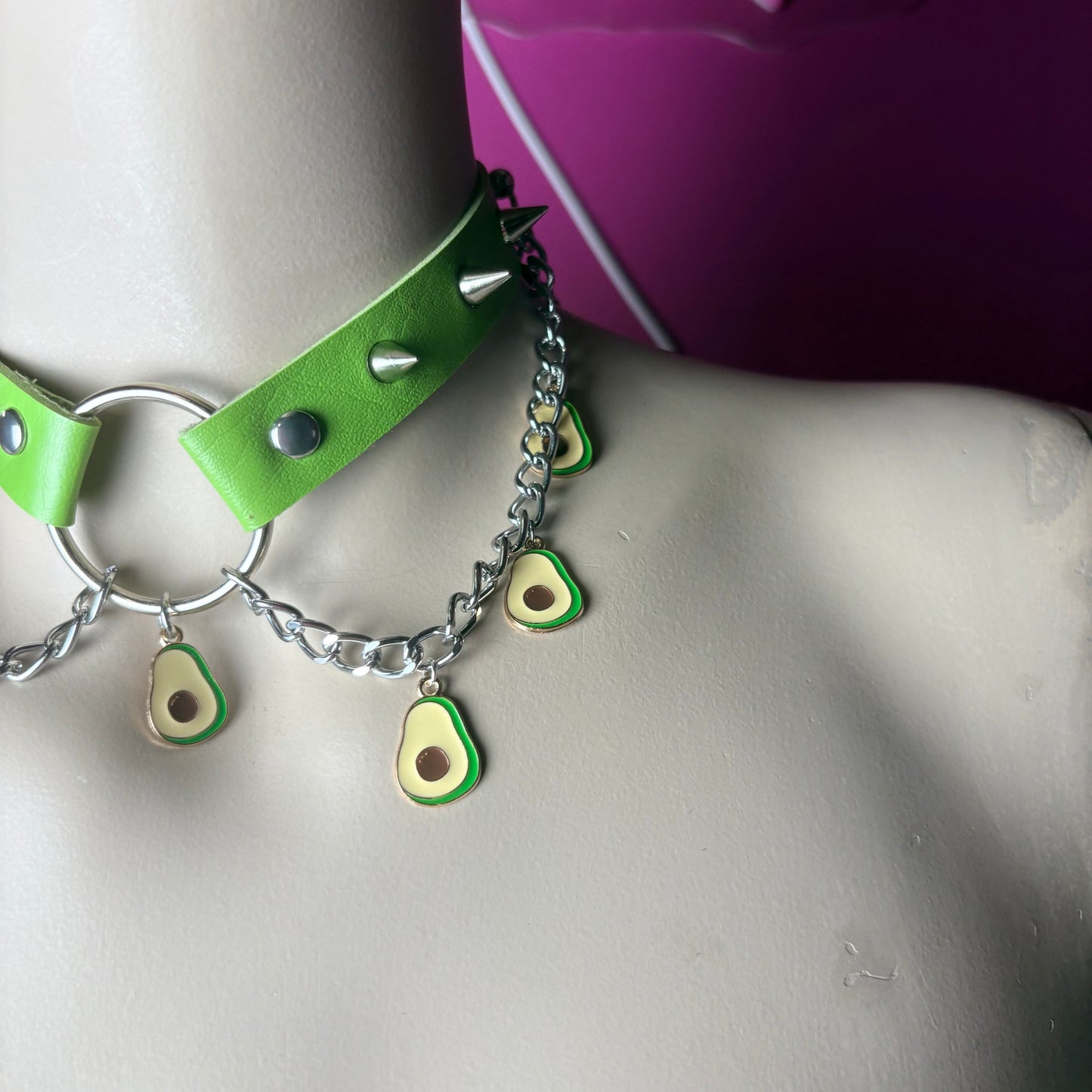 Chocker verde con avocado