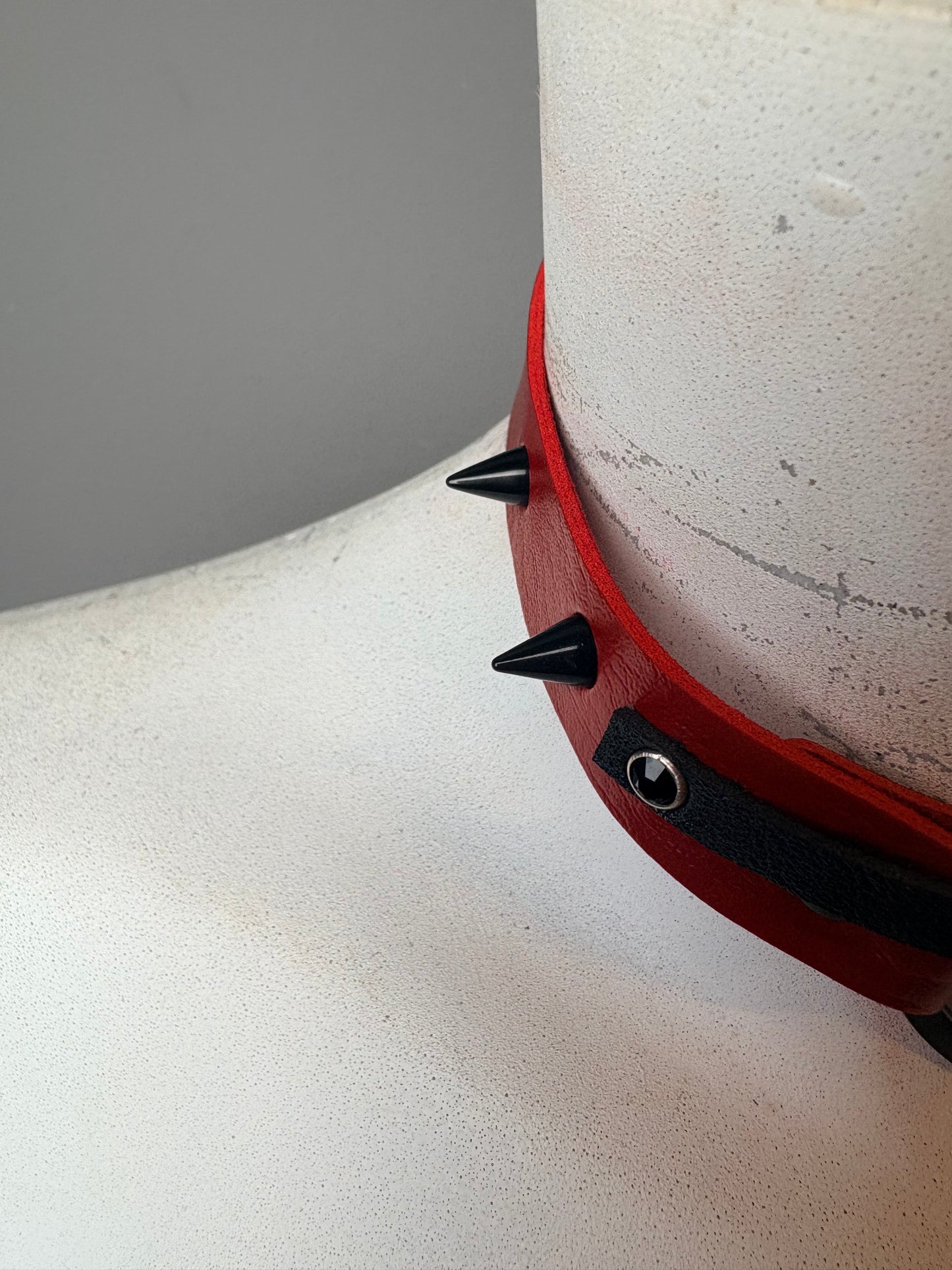 Chocker + guinzaglio con scritta