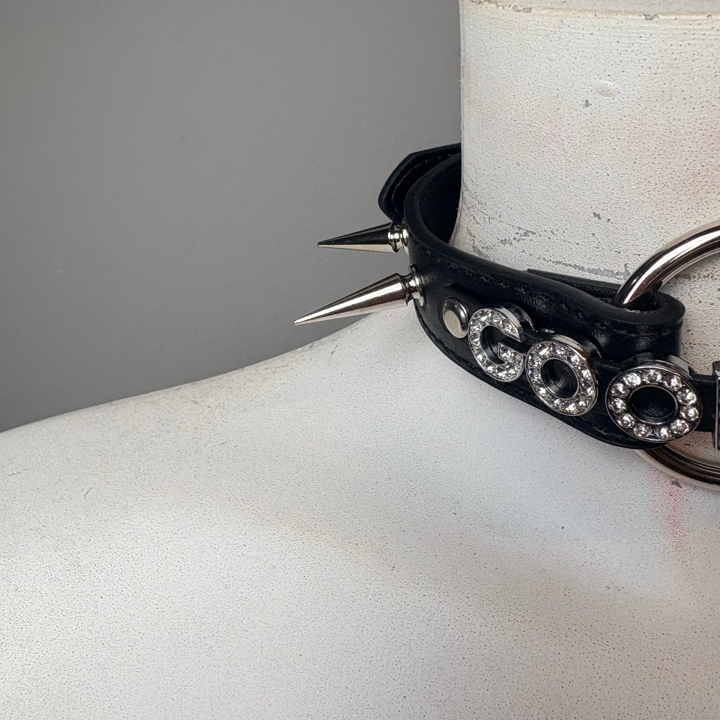 Chocker nero con scritta “good boy”