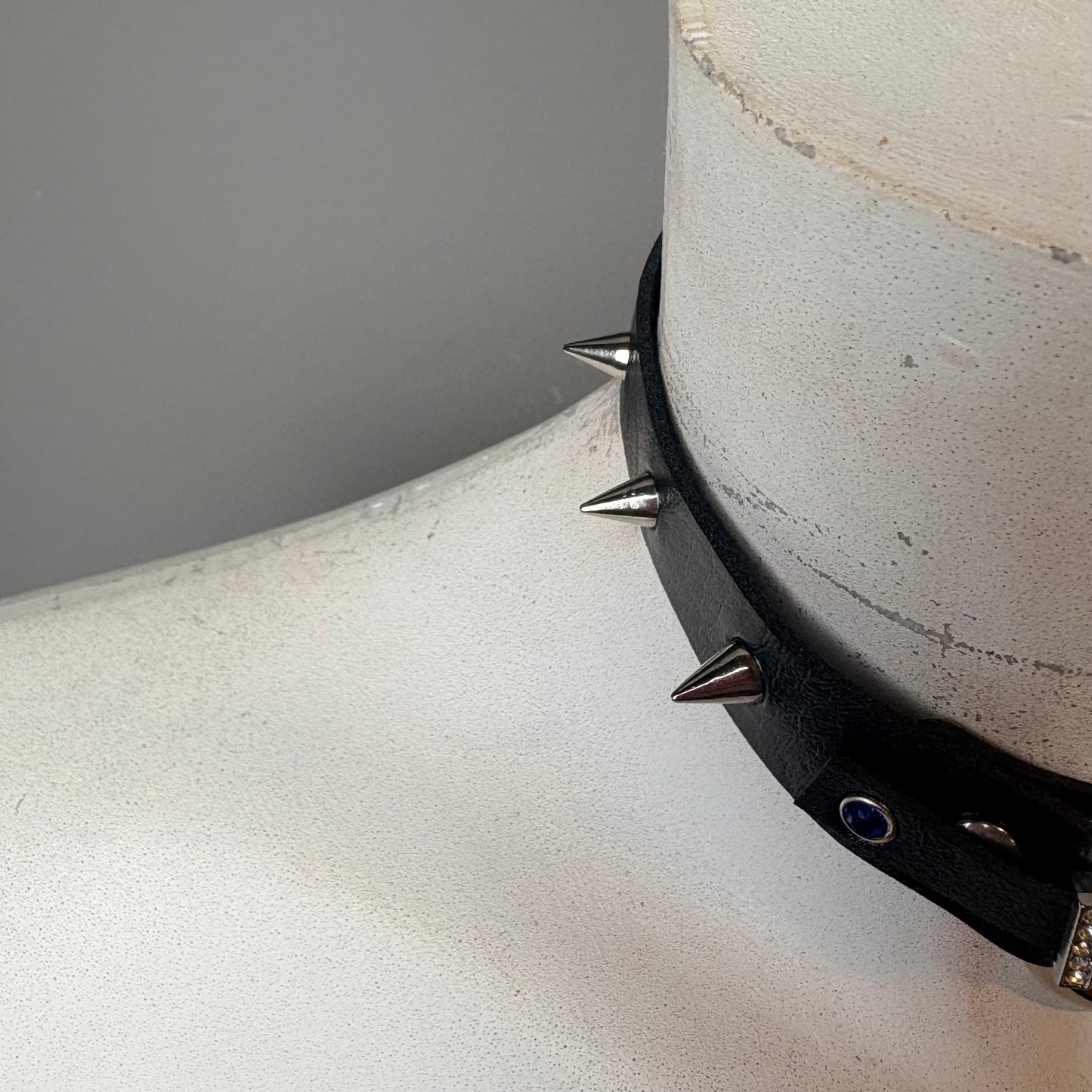 Chocker con scritta +guinzaglio