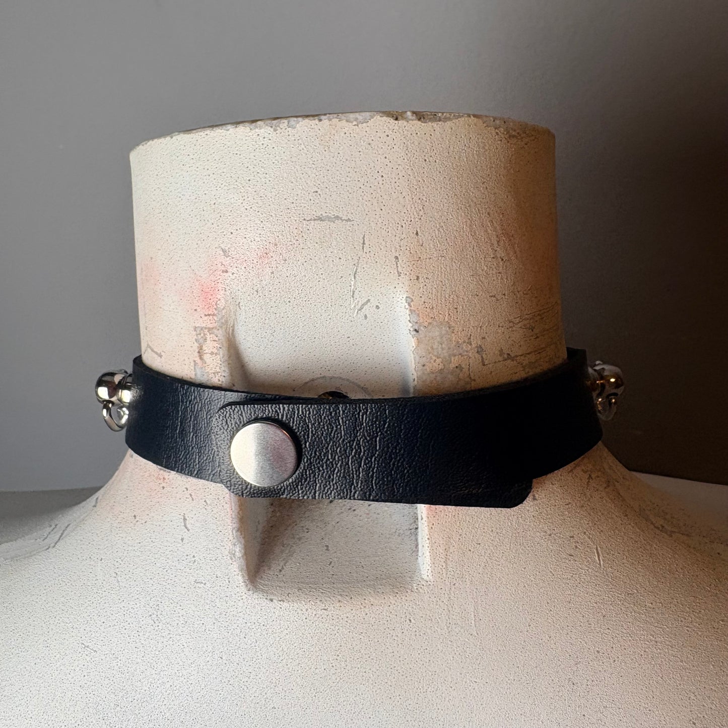 Chocker nero con cuori