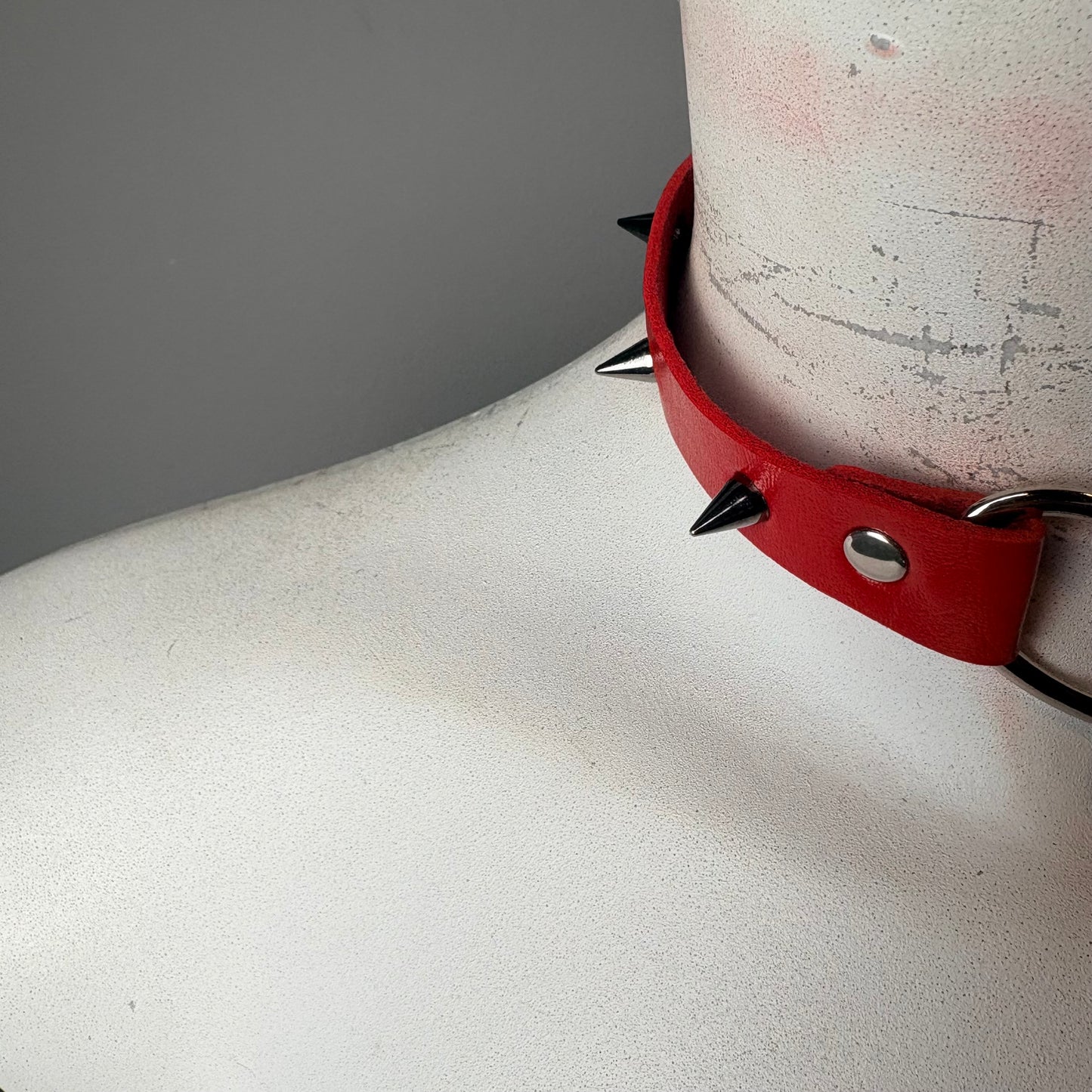 Chocker rosso con ciondolo