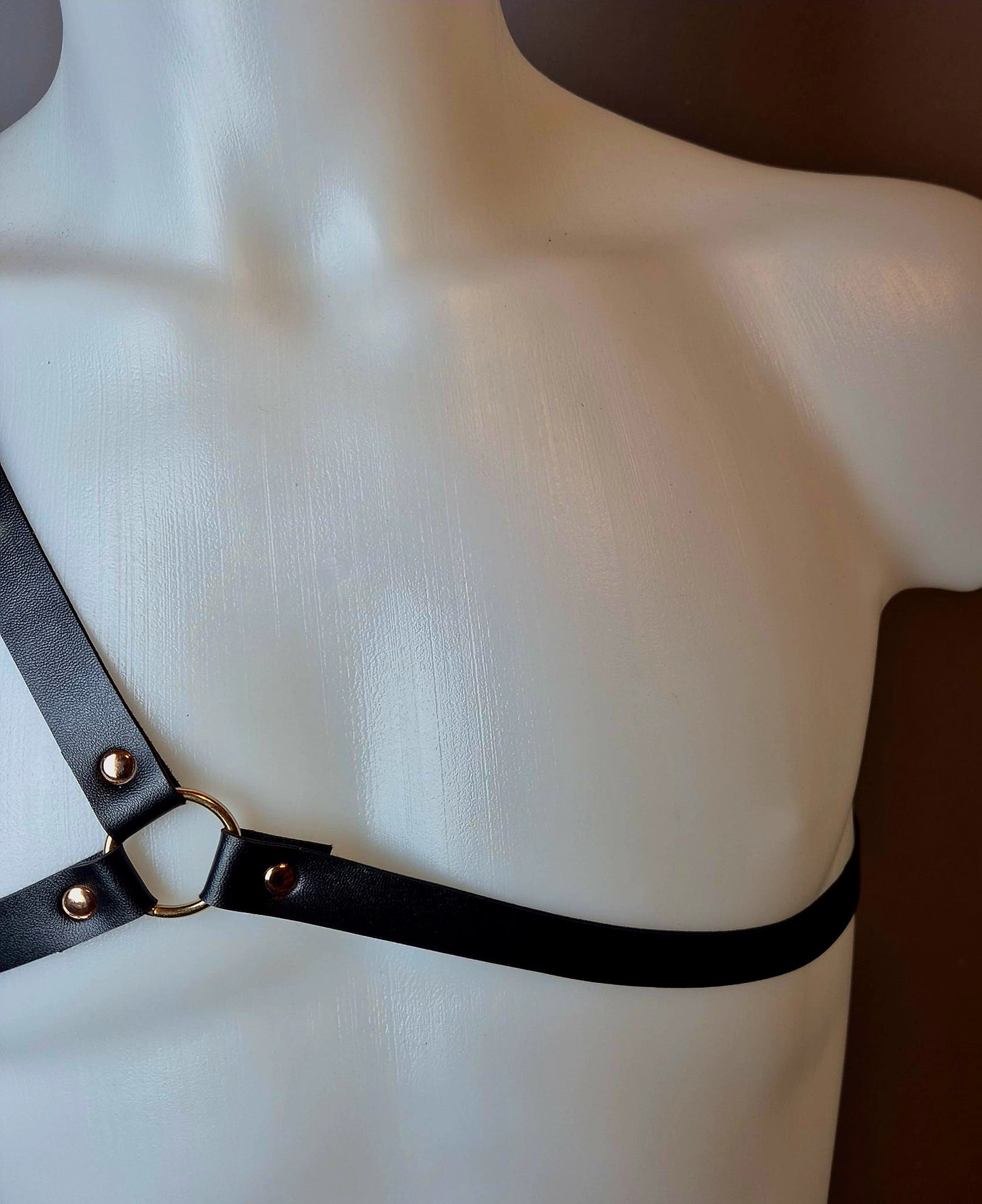 Harness da spalla con borchie oro piccole