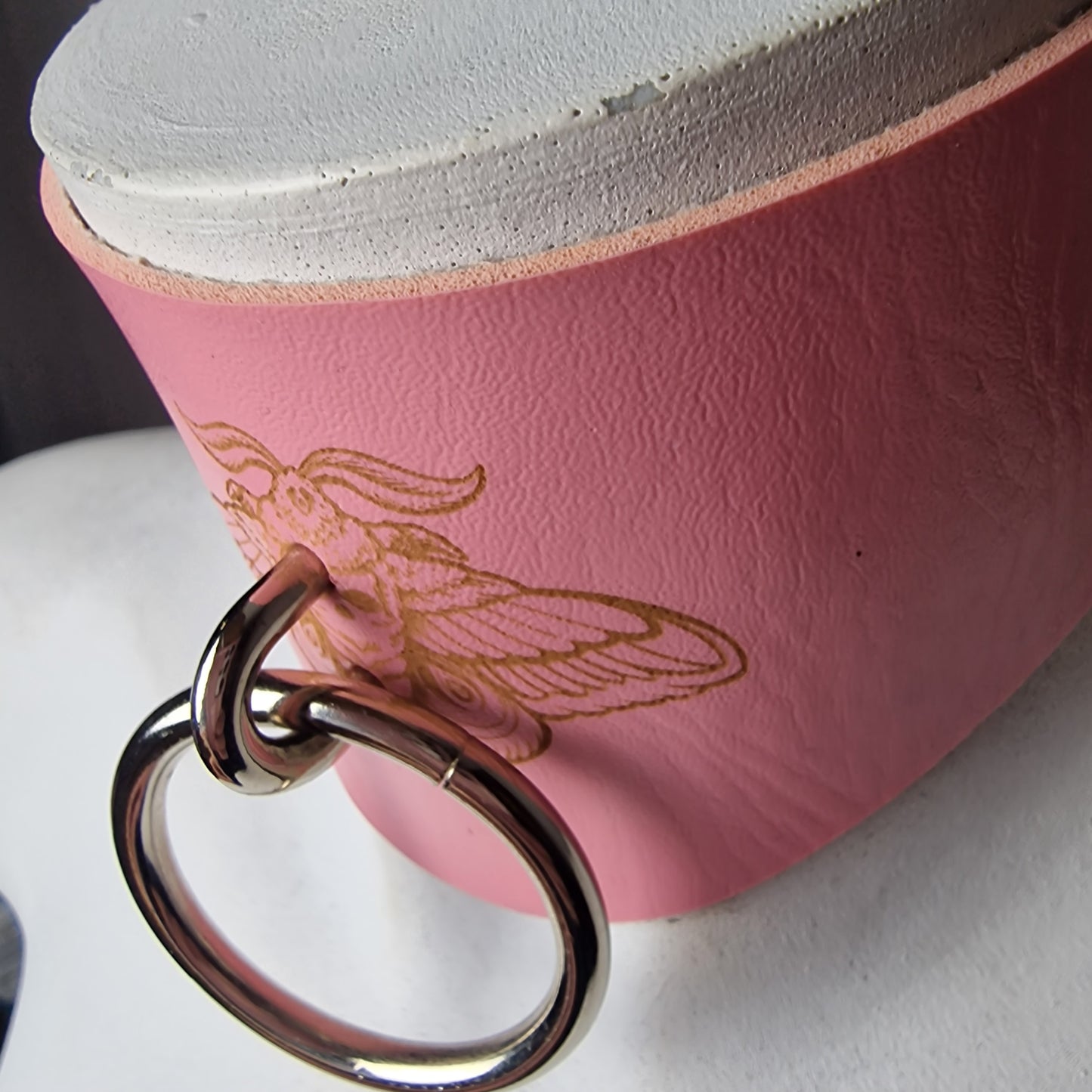 Chocker largo con incisione