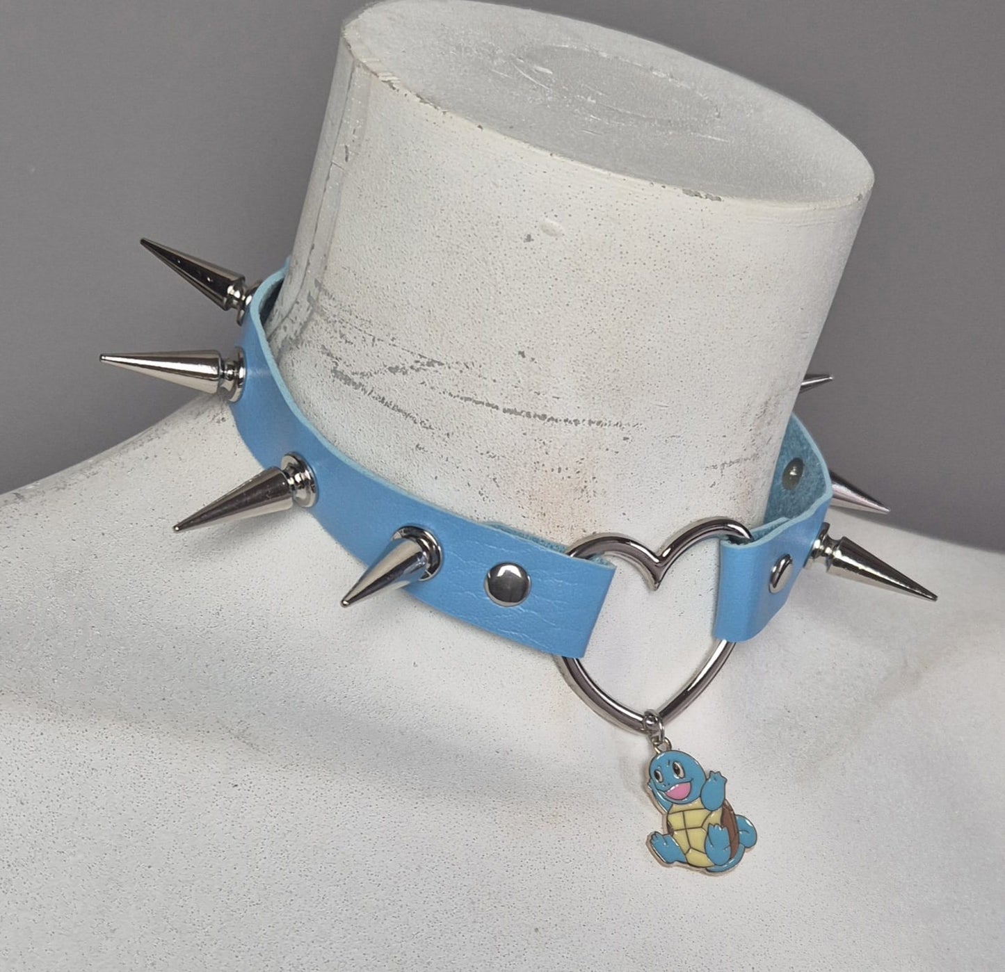 Chocker con squirtle felice