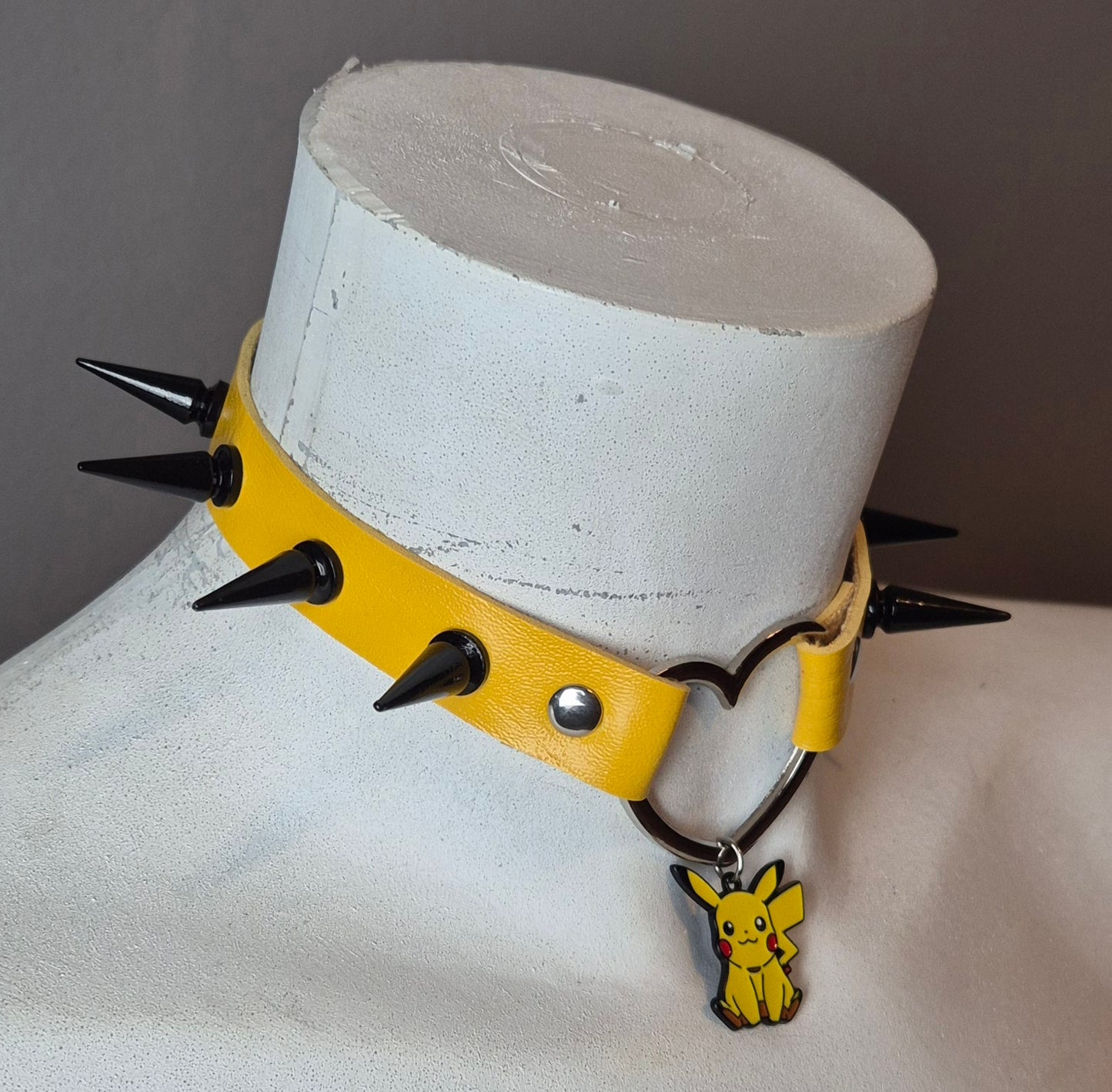 Chocker giallo Pikachu