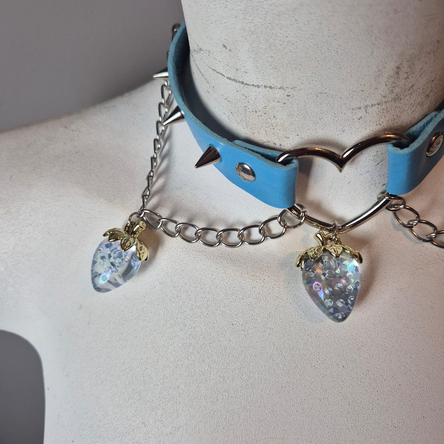 Chocker con fragole azzurre🍓