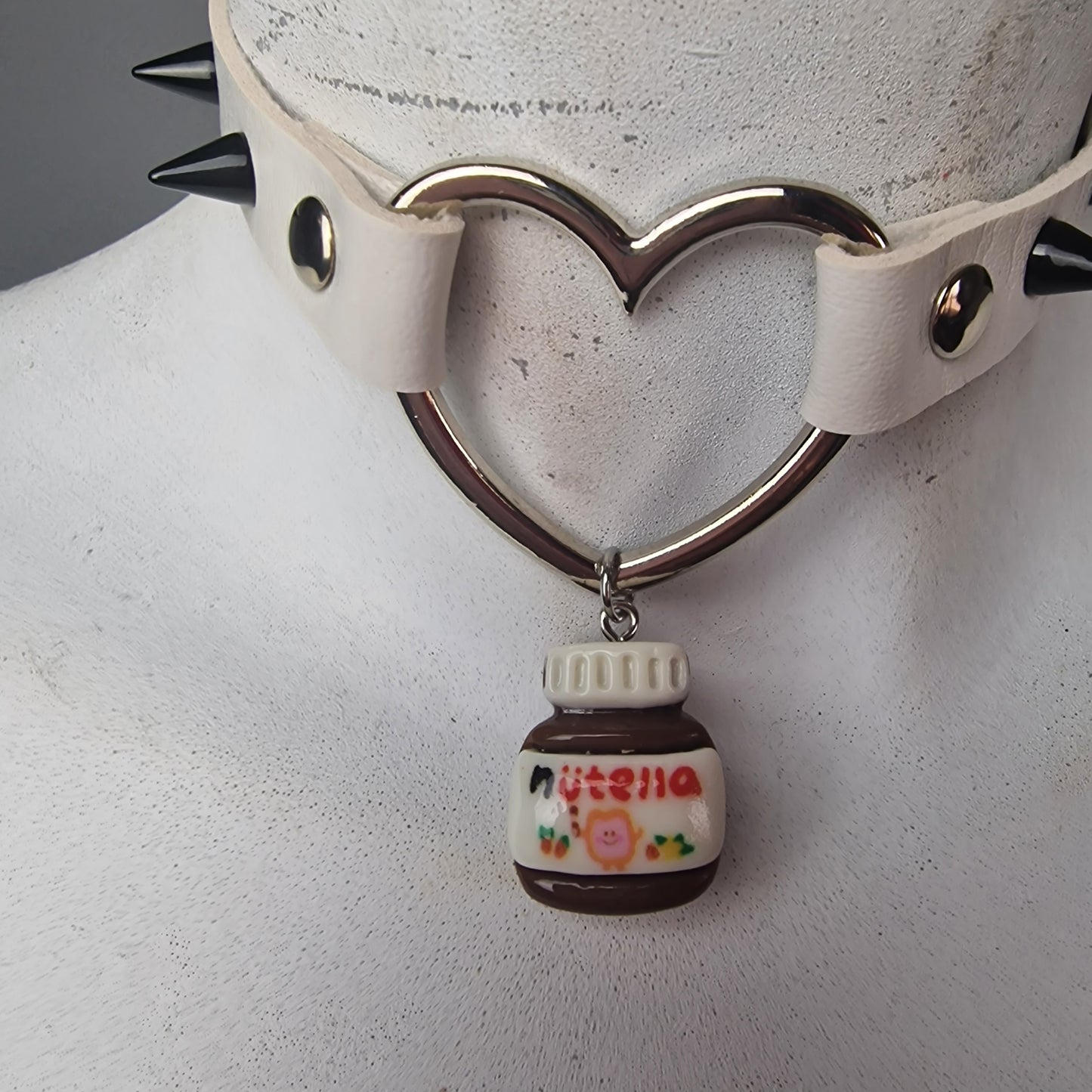 Chocker bianco con ciondolo