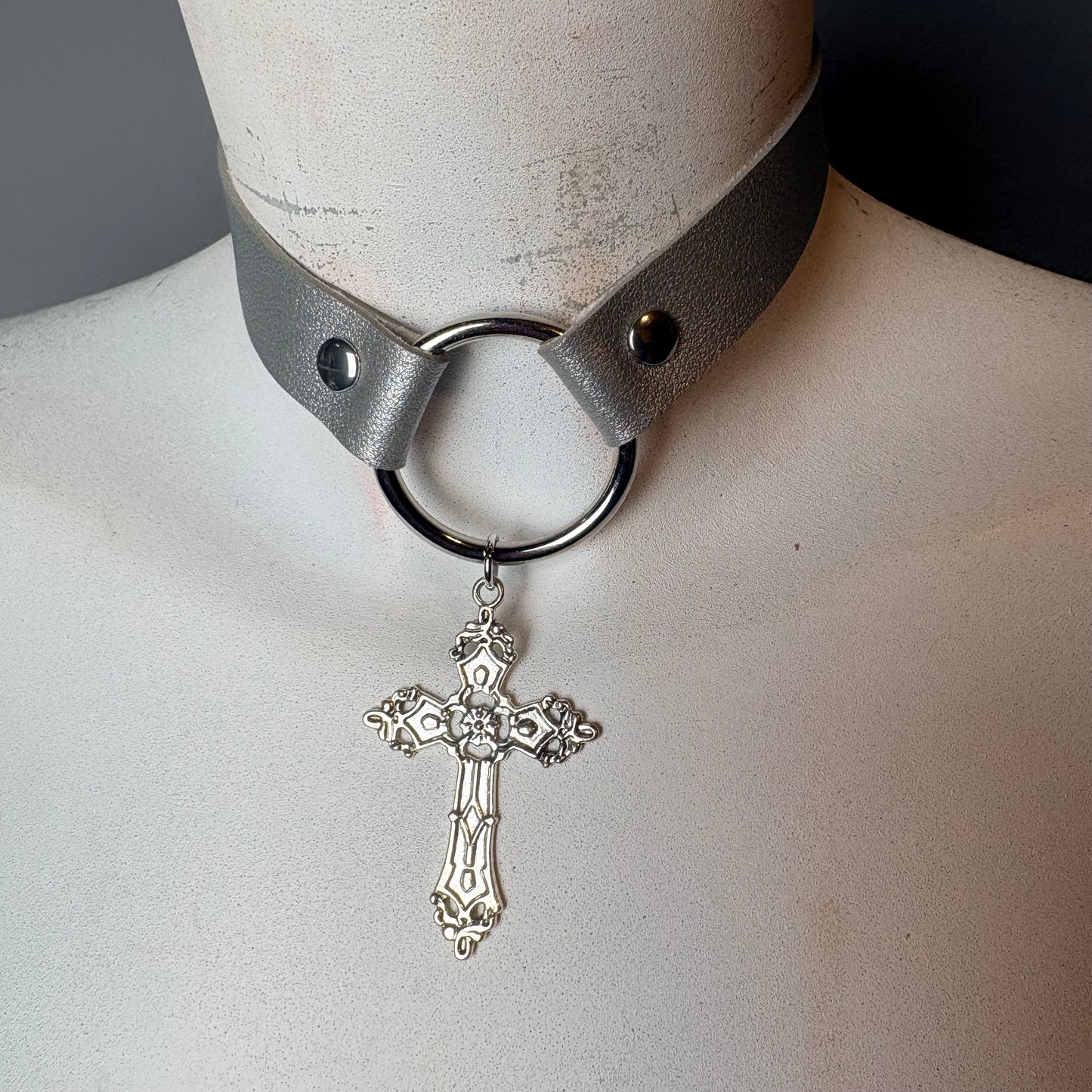 Chocker argento con croce