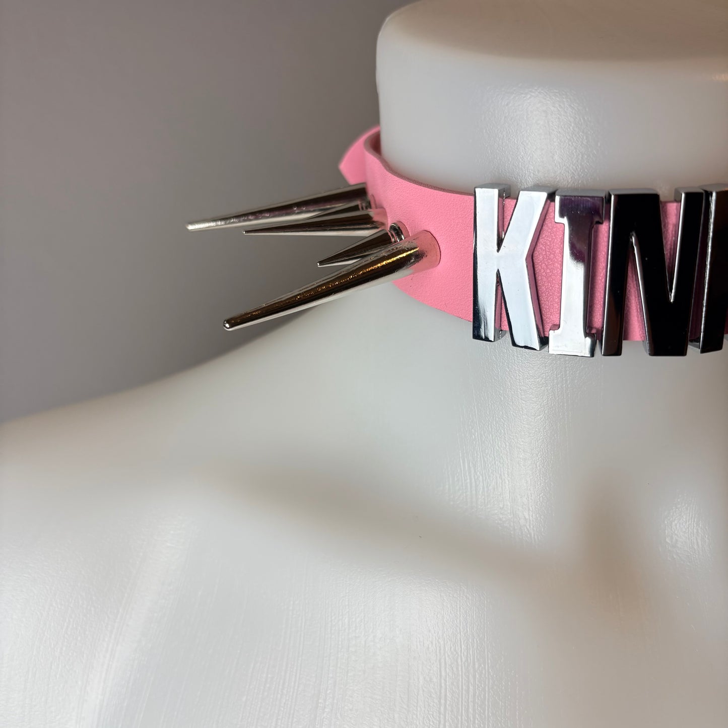 Chocker rosa “kinky”