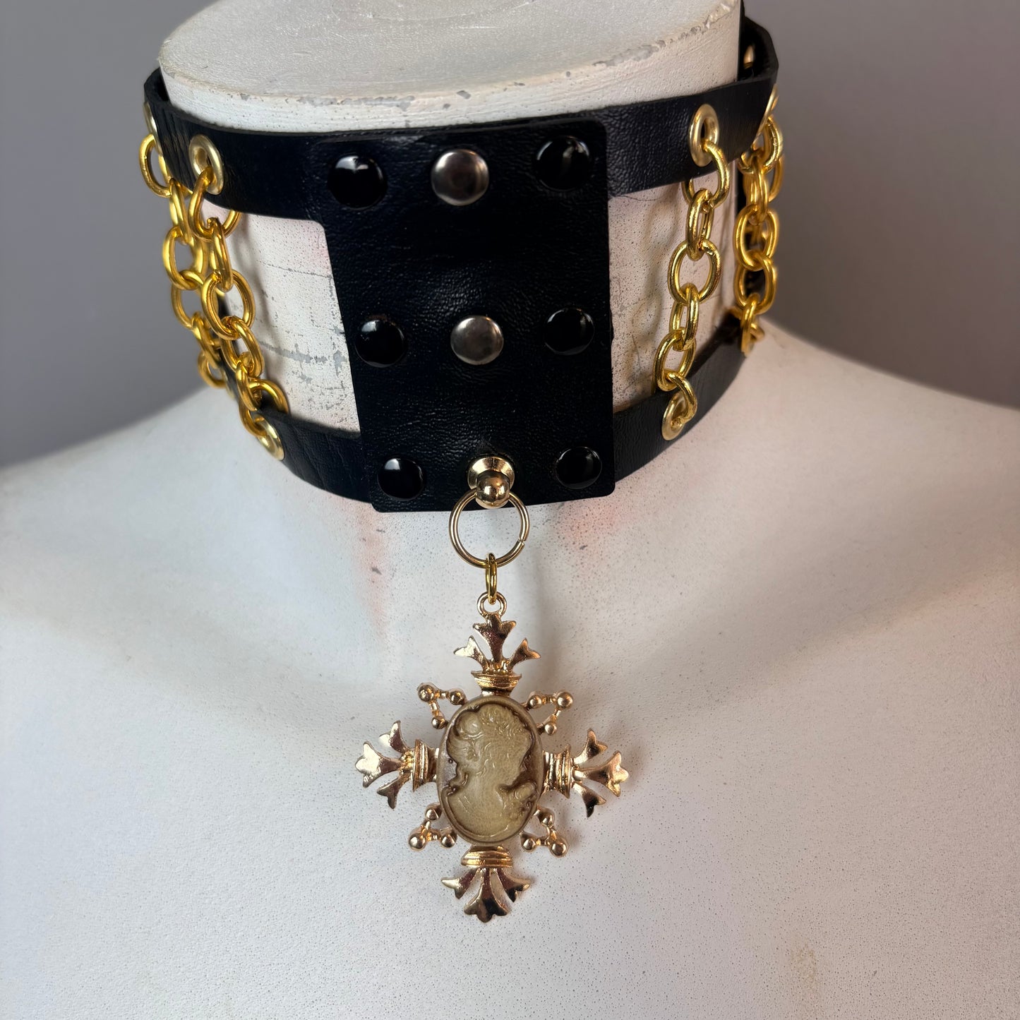 Collana con cameo e catene oro
