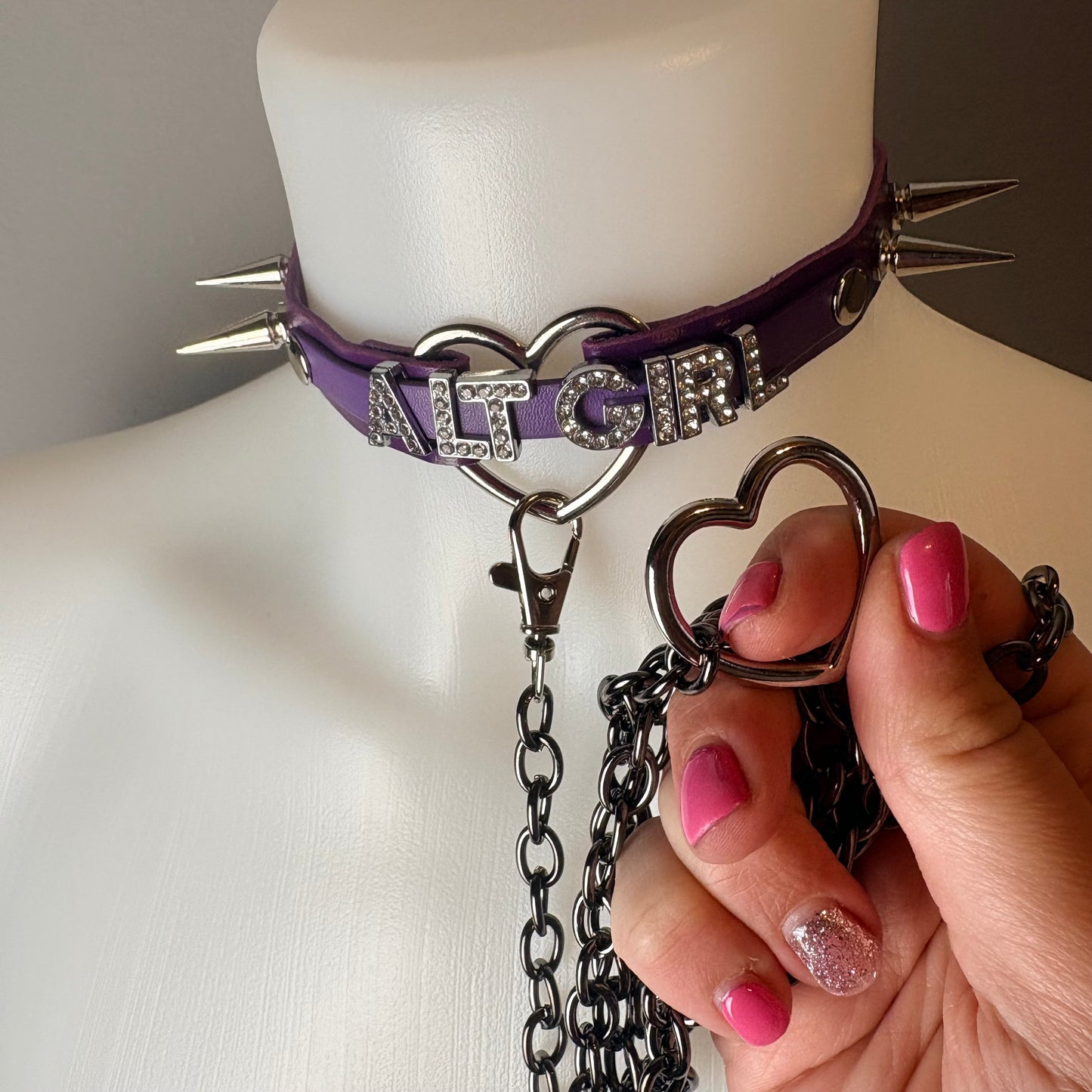 Chocker Alt Girl con guinzaglio