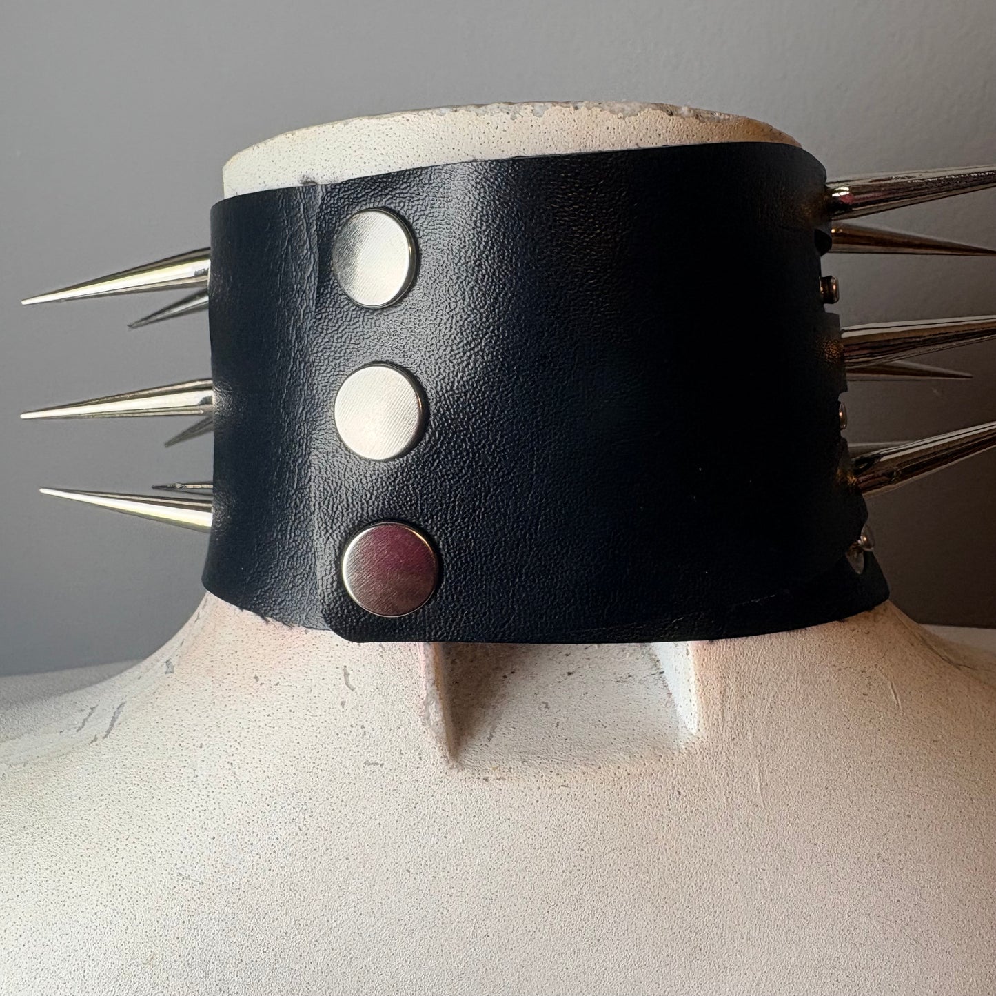 Chocker EXTREME in Ecopelle Borchie lunghe Triplo