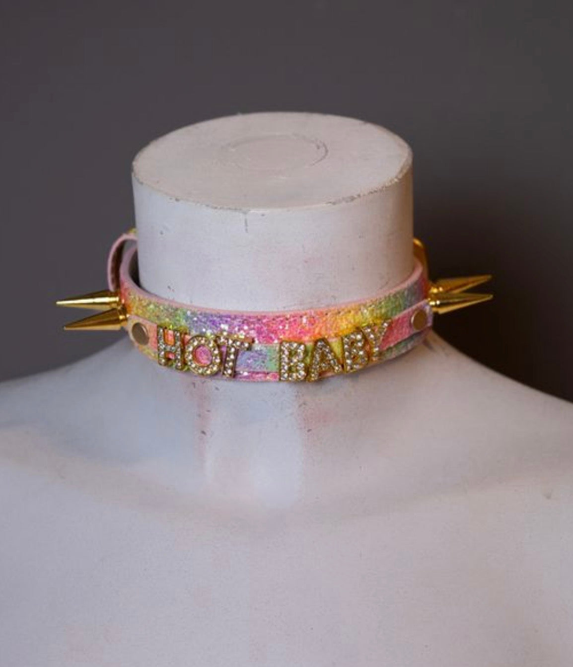 Chocker con scritta “hot baby”