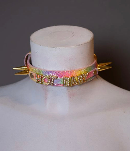 Chocker con scritta “hot baby”