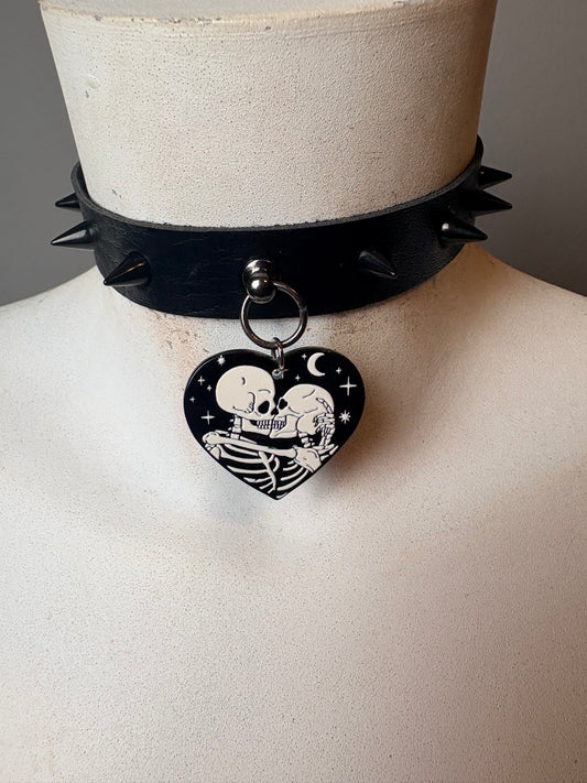 Chocker girocollo con ciondolo a cuore