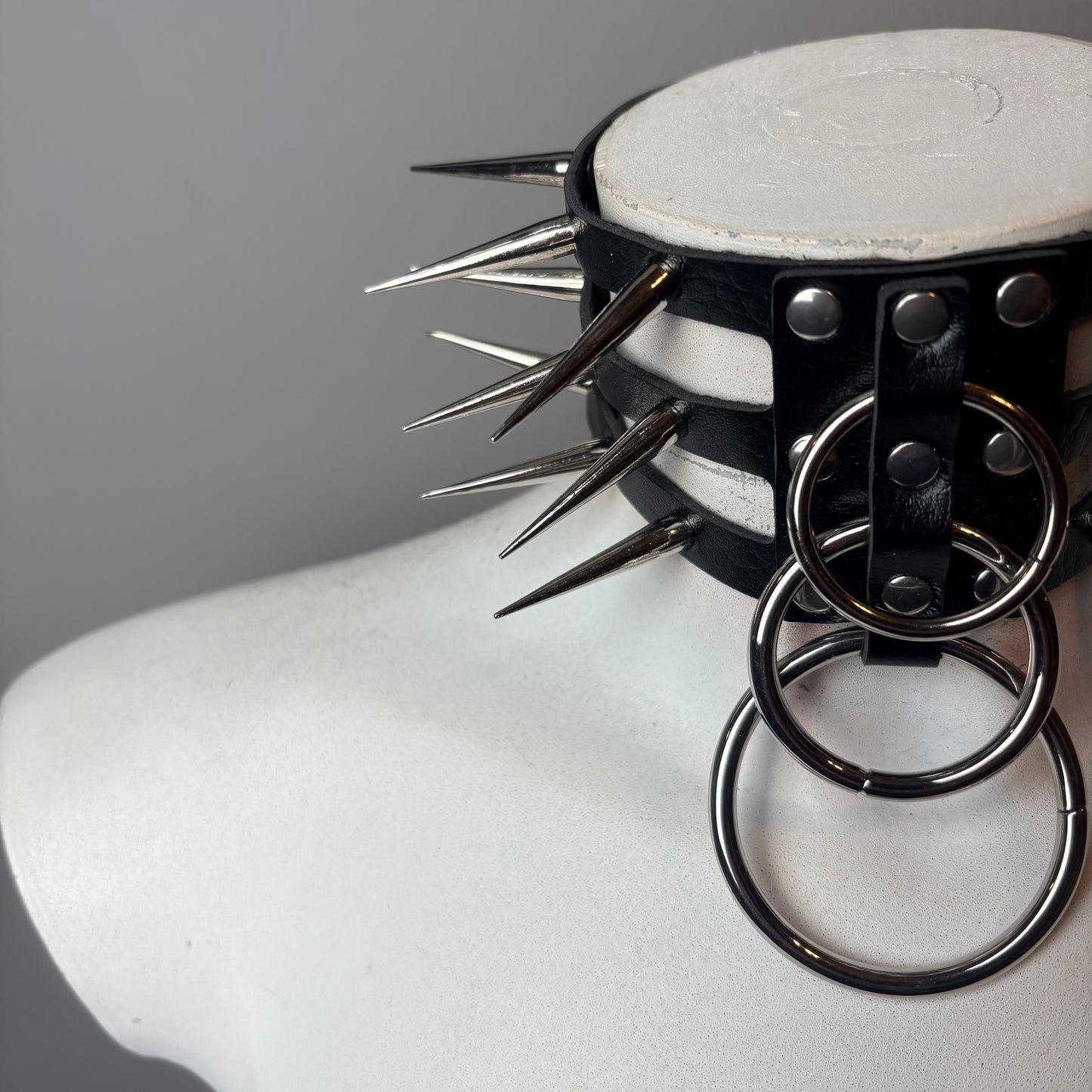 Chocker EXTREME in Ecopelle Borchie lunghe Triplo