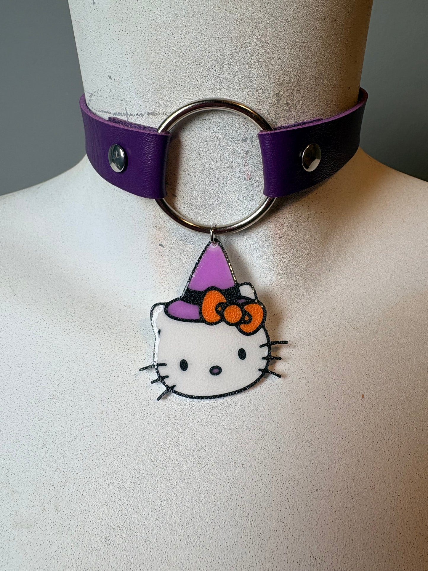 Chocker semplice con hello kitty Halloween viola
