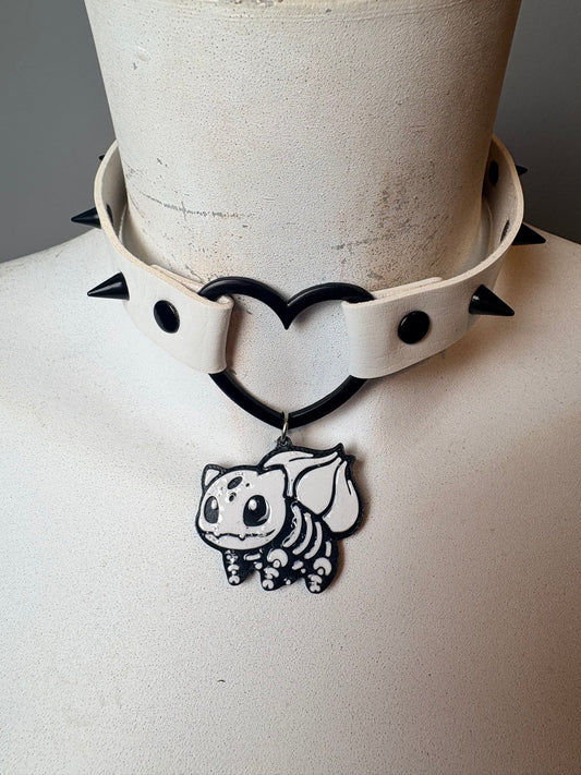 Chocker bianco e ciondolo pokemon