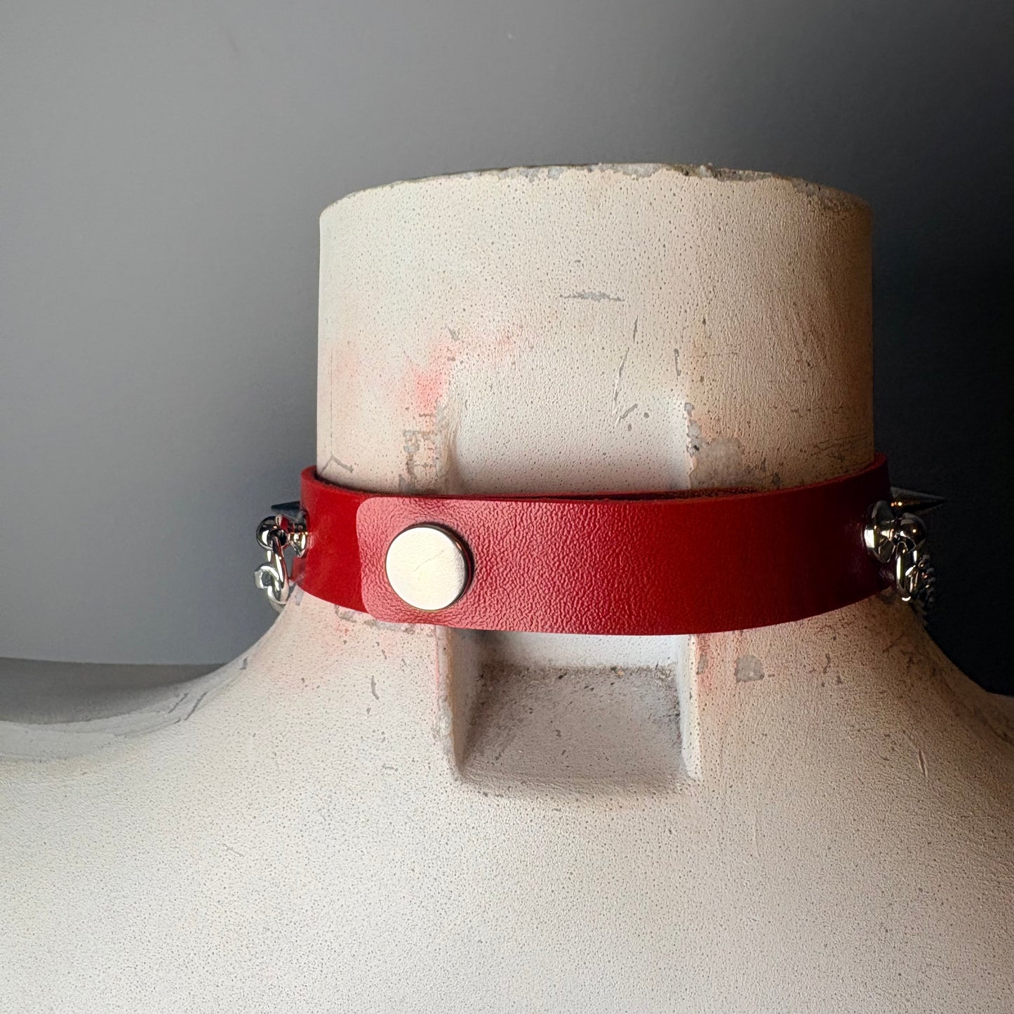 Chocker con croce e cuori