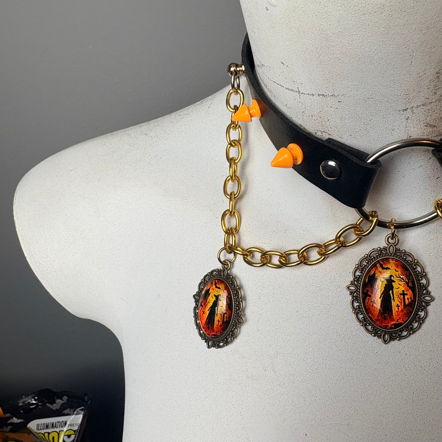 Chocker con 3 pendenti arancioni