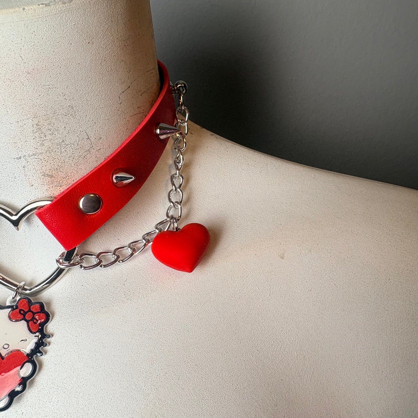 Chocker con hello kitty rosso e nero