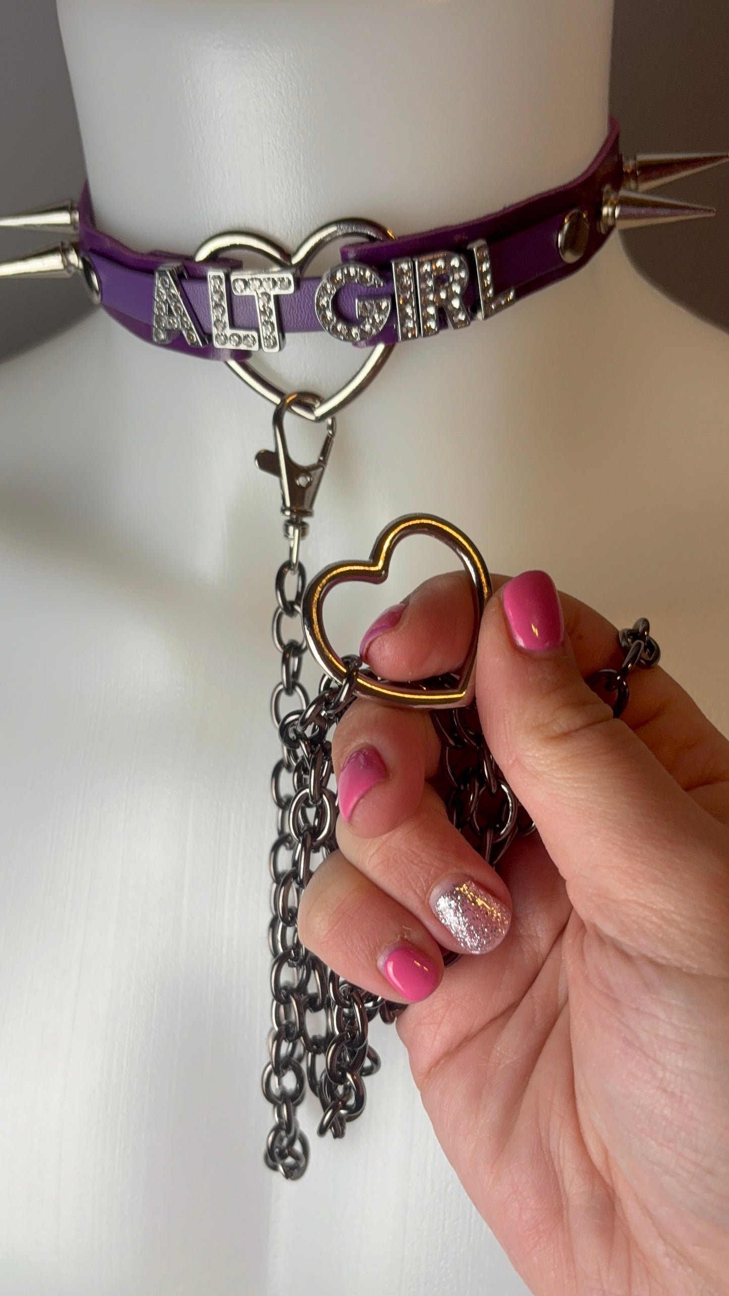 Chocker Alt Girl con guinzaglio
