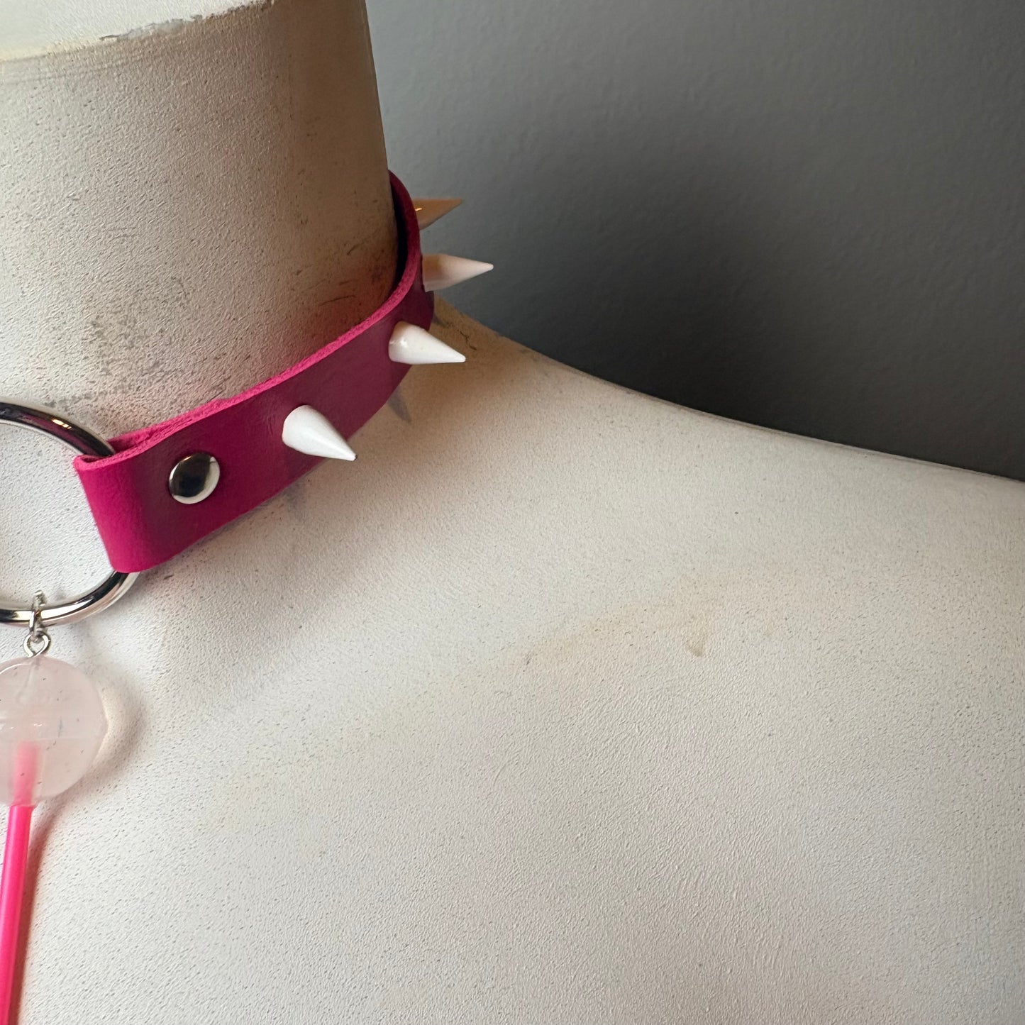 Chocker con Lollypop e borchie bianche