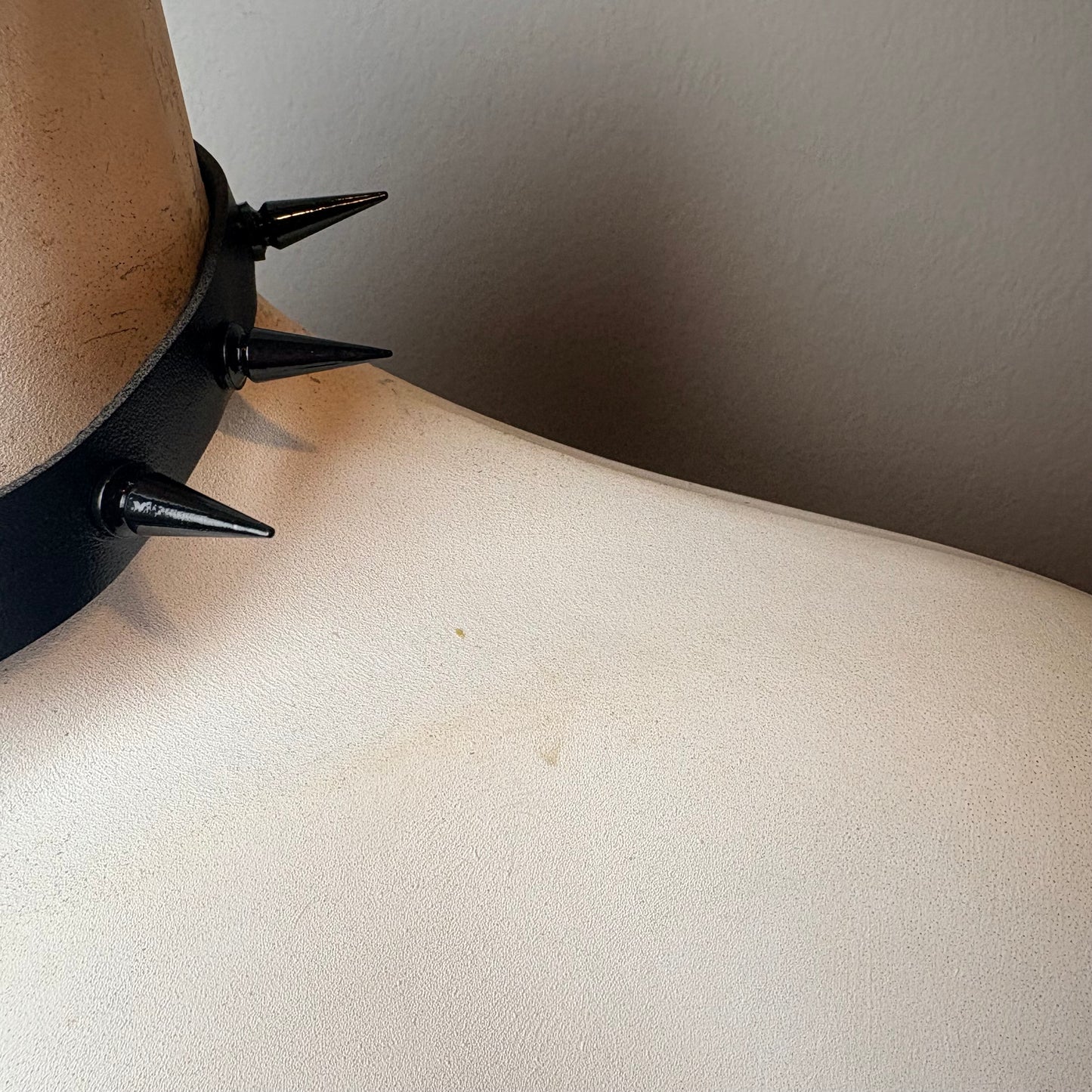 Chocker total black e croce black