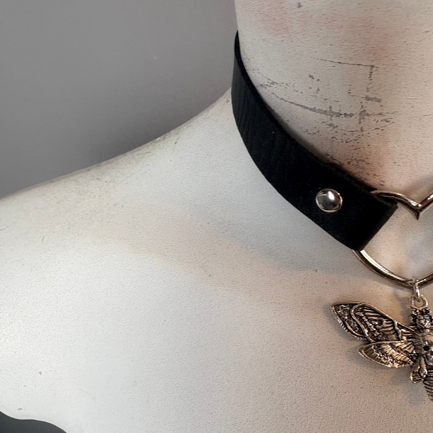 Chocker con falena argento e cuore