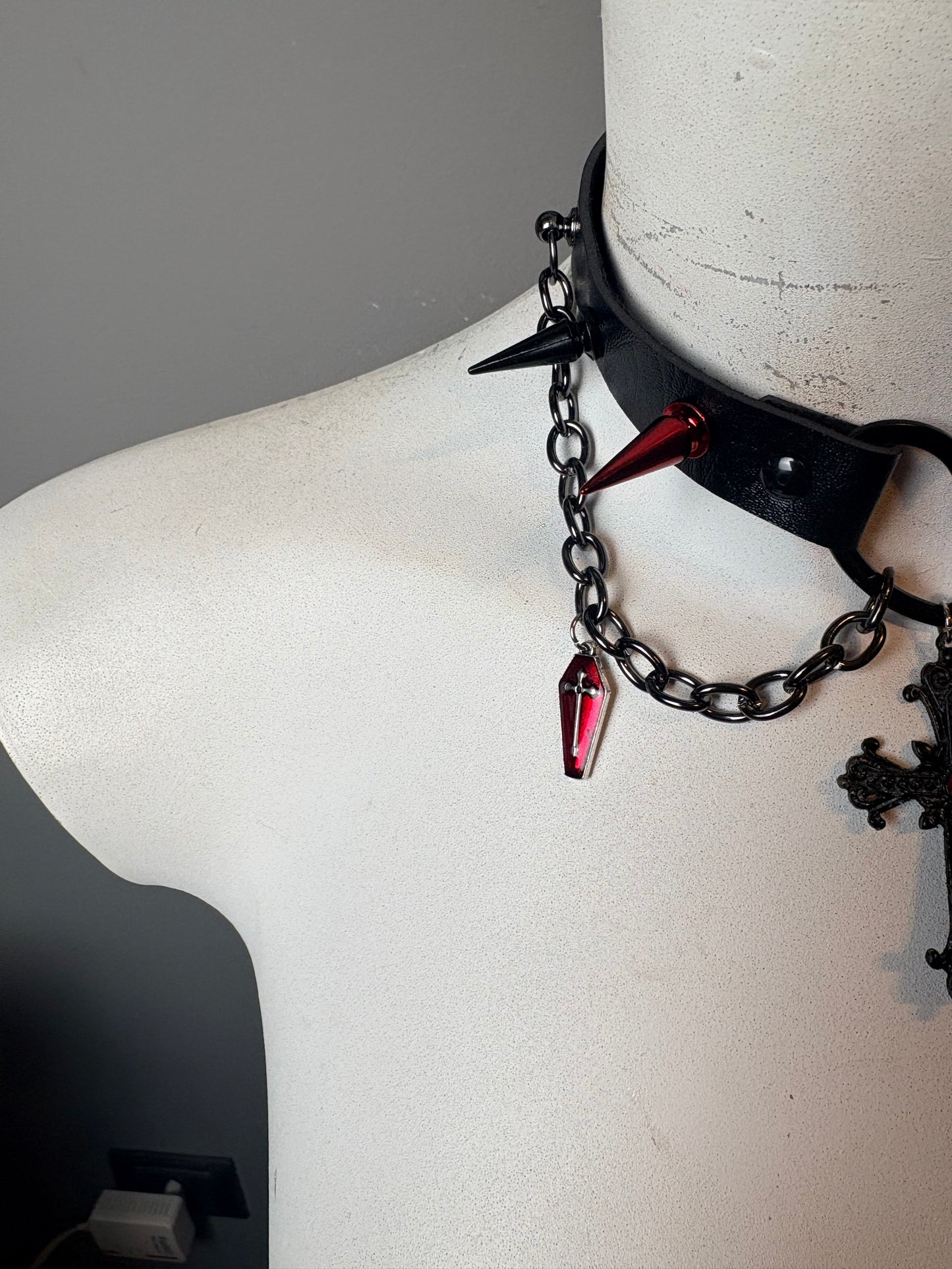 Chocker total black con catene