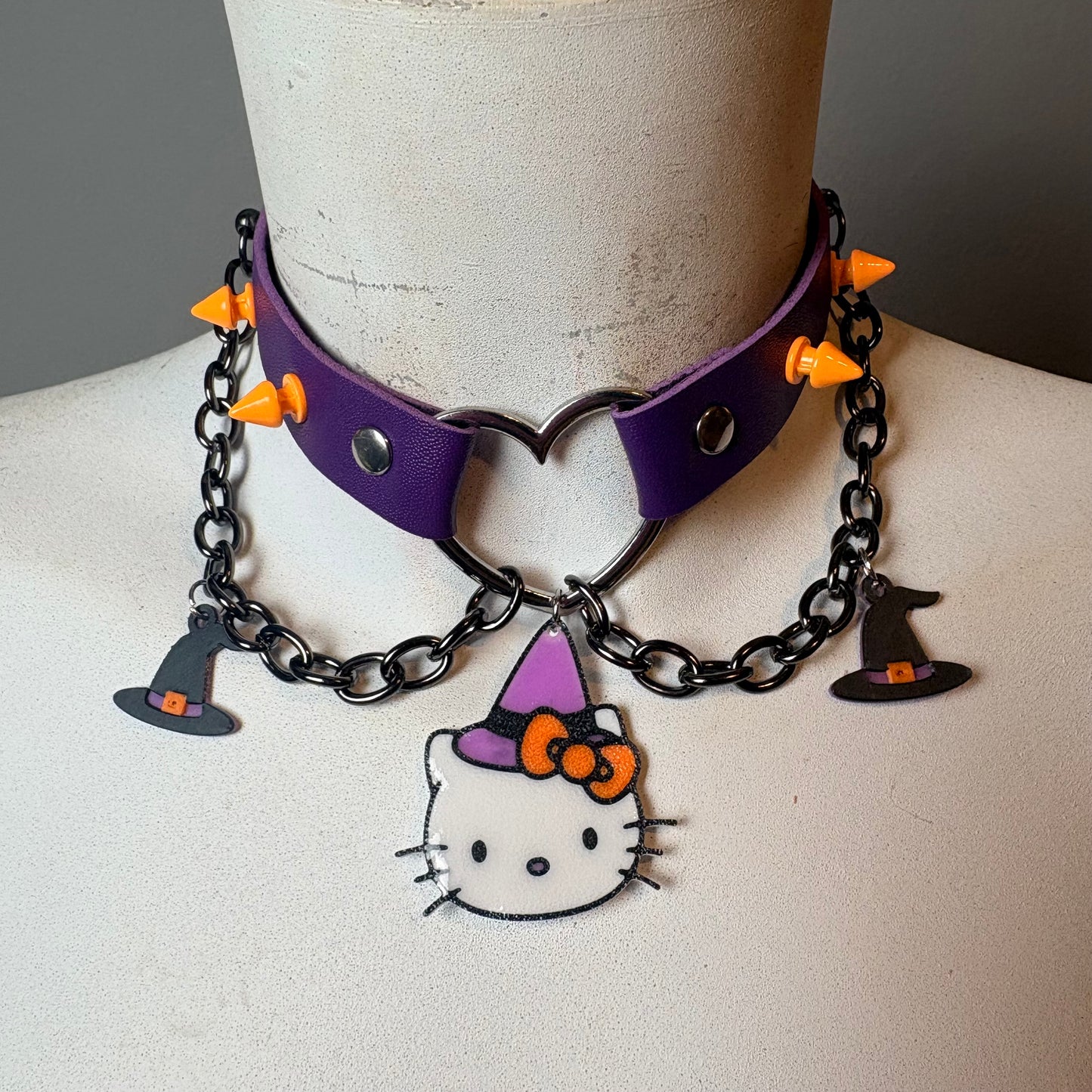 Chocker con hello kitty Halloween