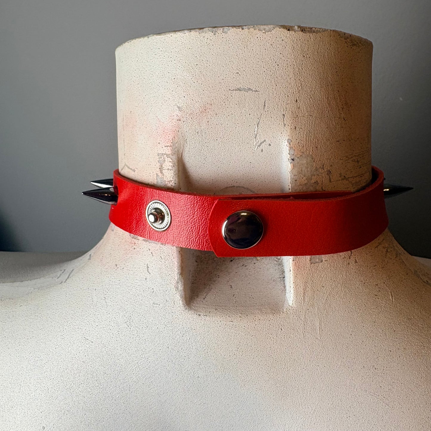 Chocker rosso con ciondolo