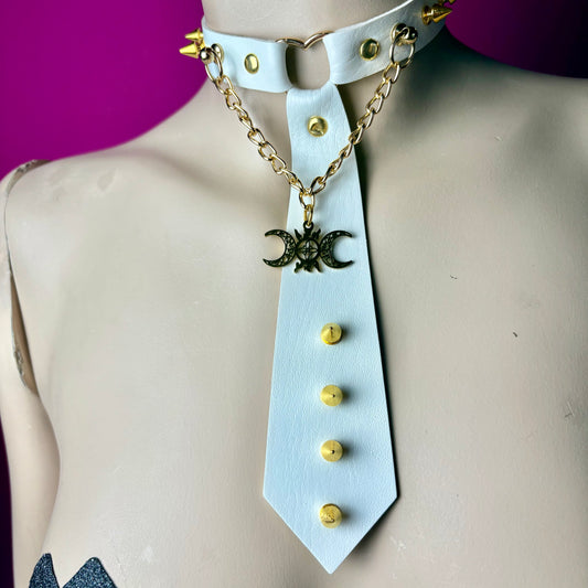 Cravatta bianca con dettagli oro