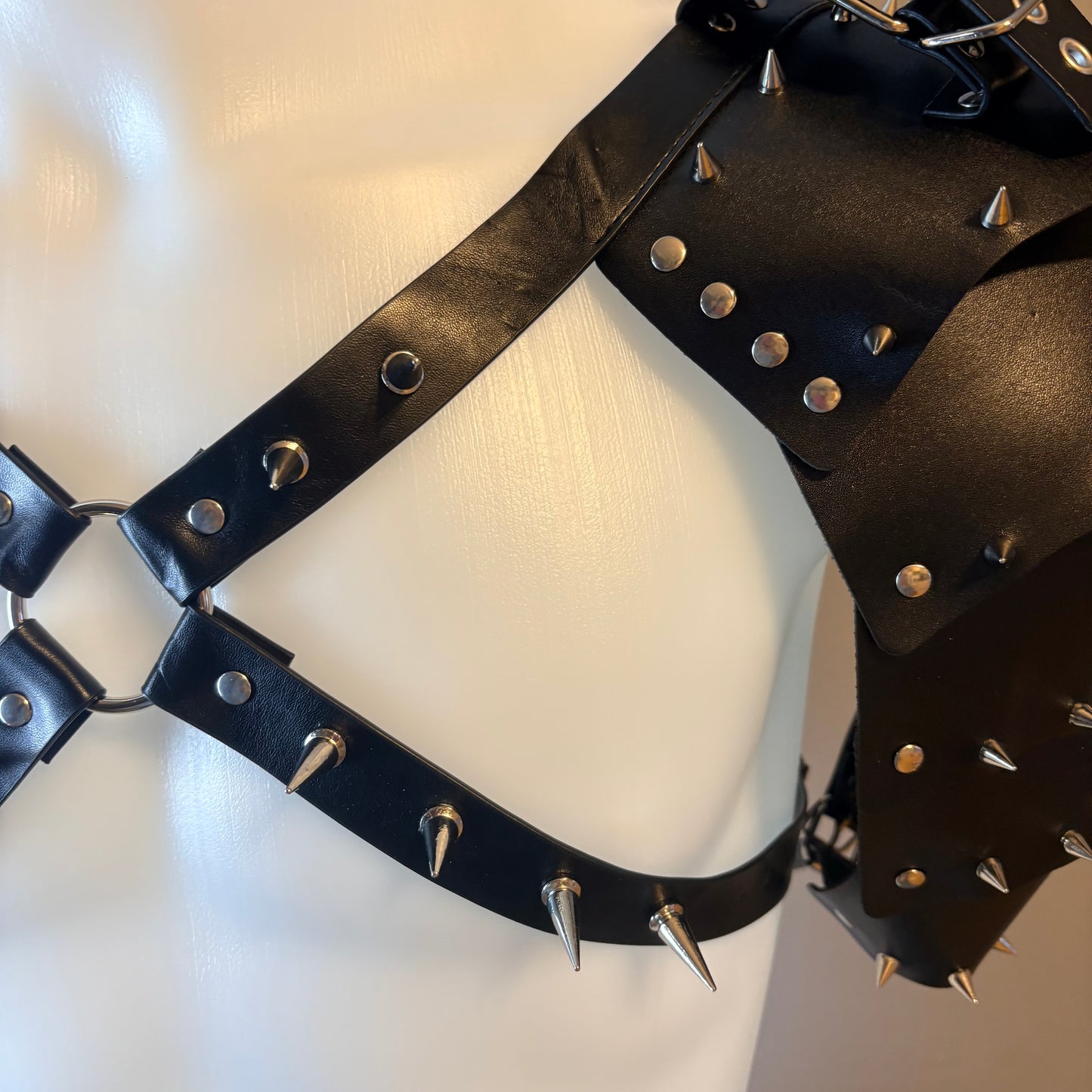 Harness da petto stile Armatura