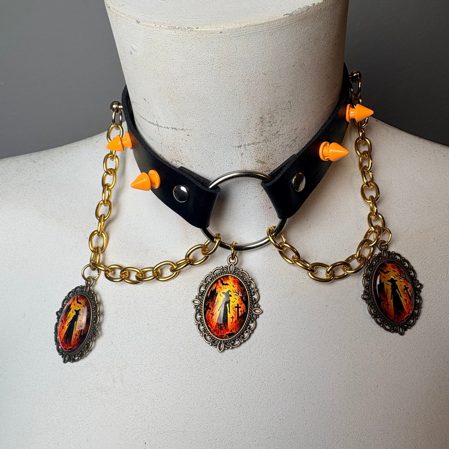 Chocker con 3 pendenti arancioni