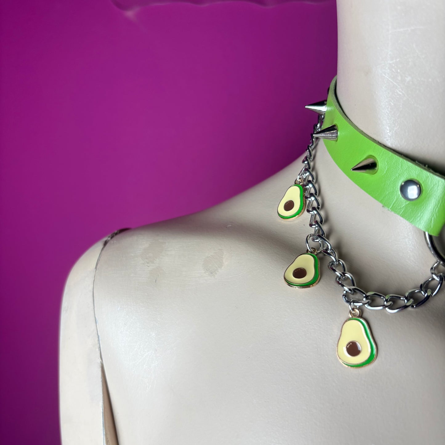 Chocker verde con avocado