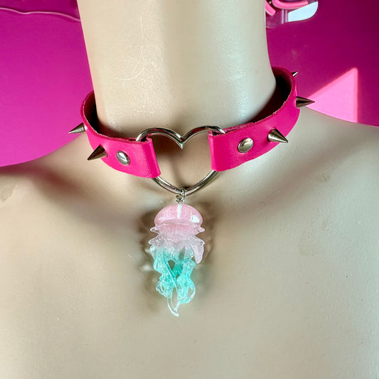 Chocker fucsia con ciondolo medusa