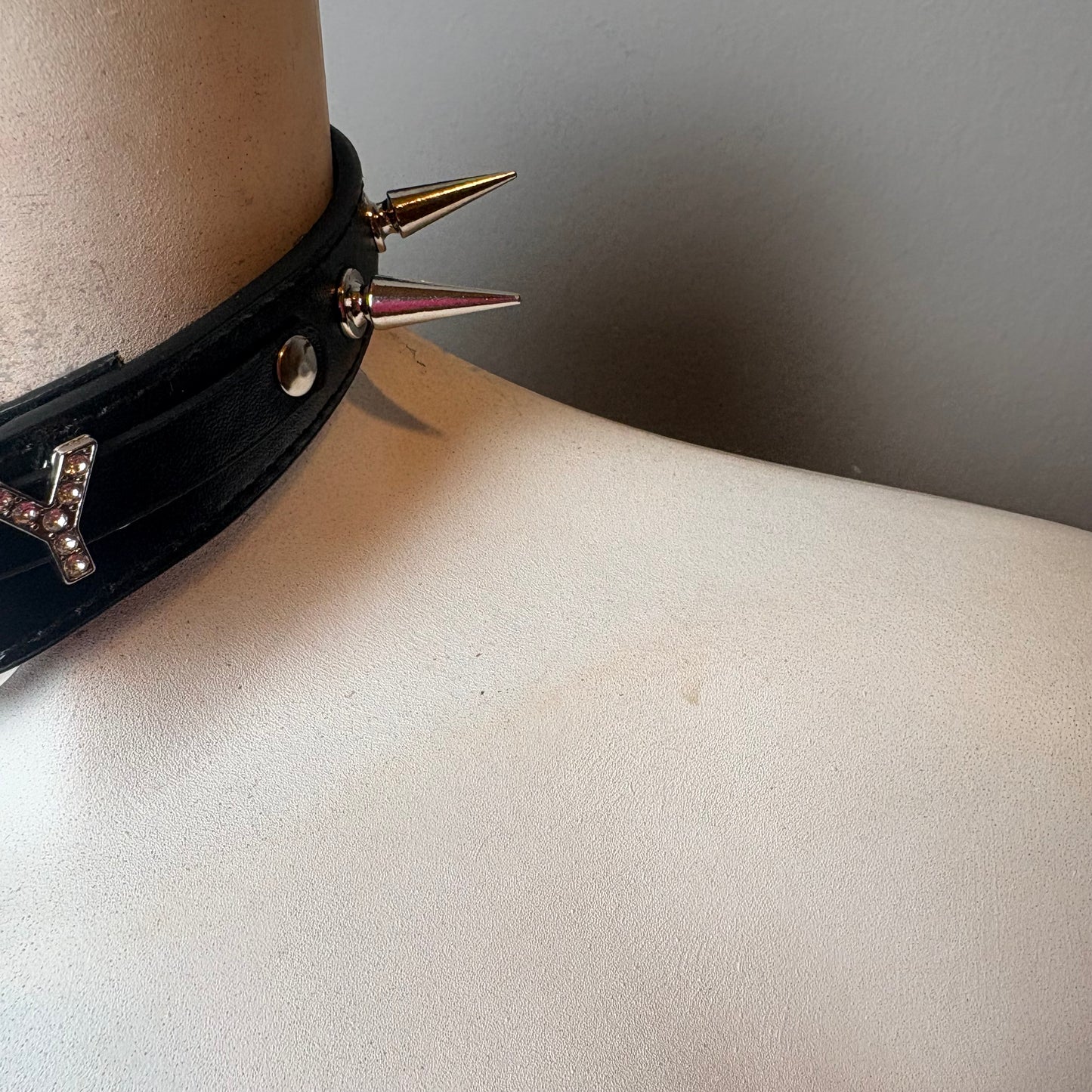 Chocker con scritta “Puppy”