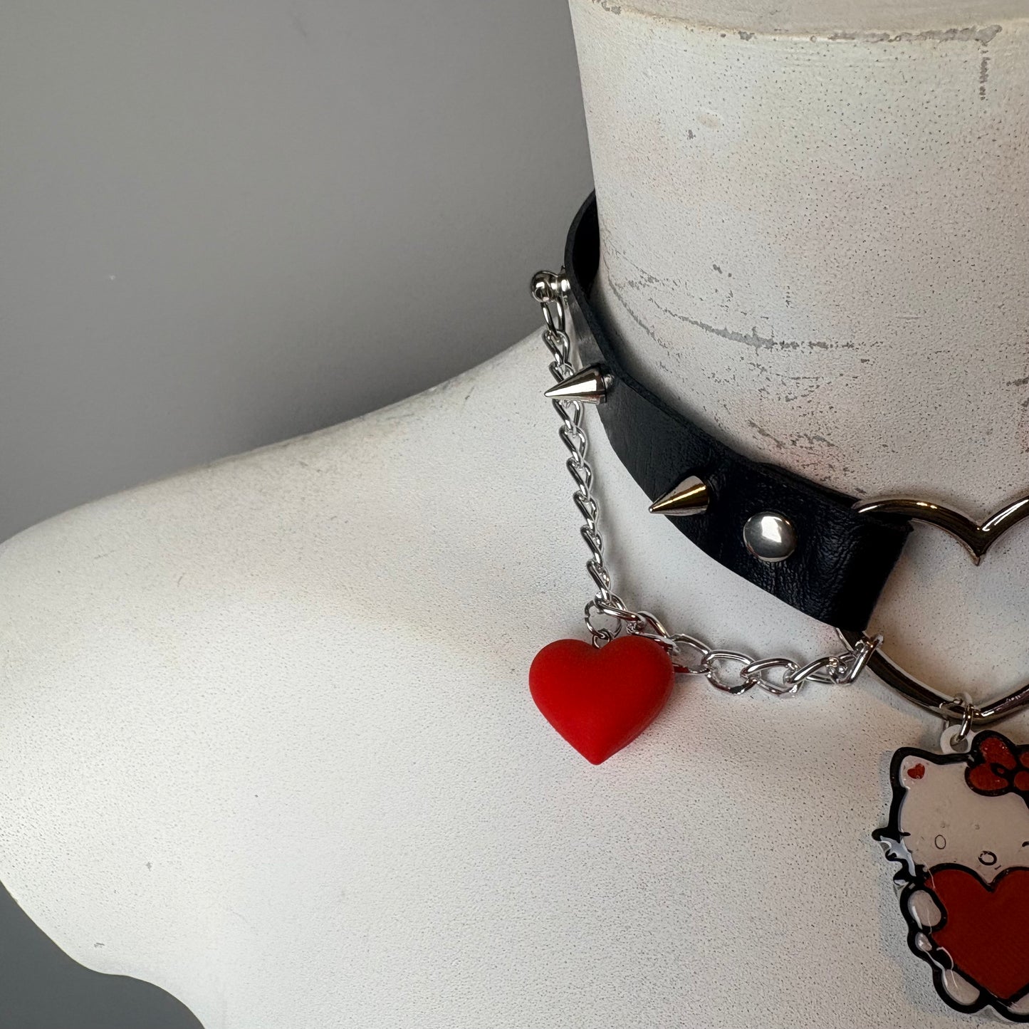 Chocker con hello kitty rosso e nero