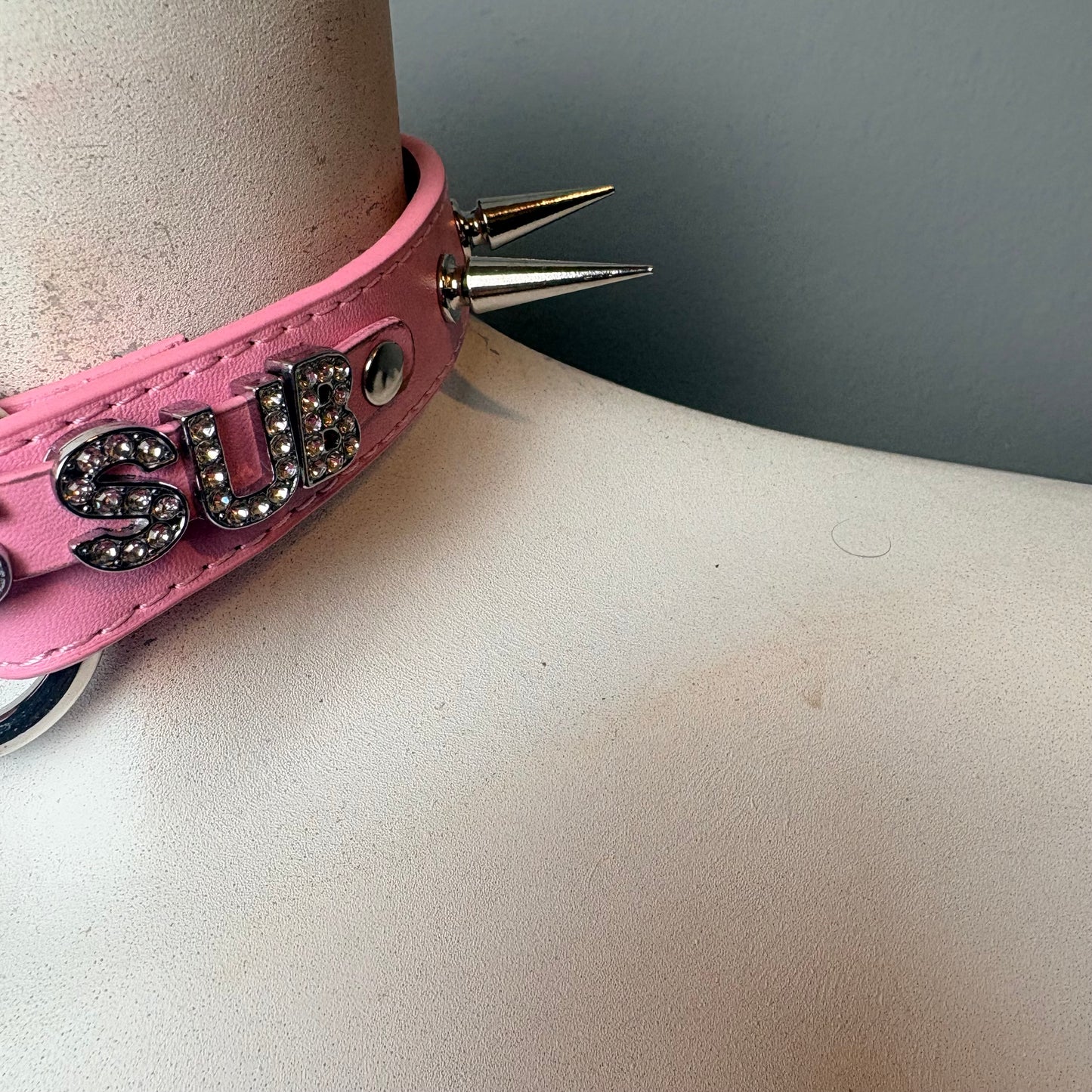 Chocker con scritta + guinzaglio