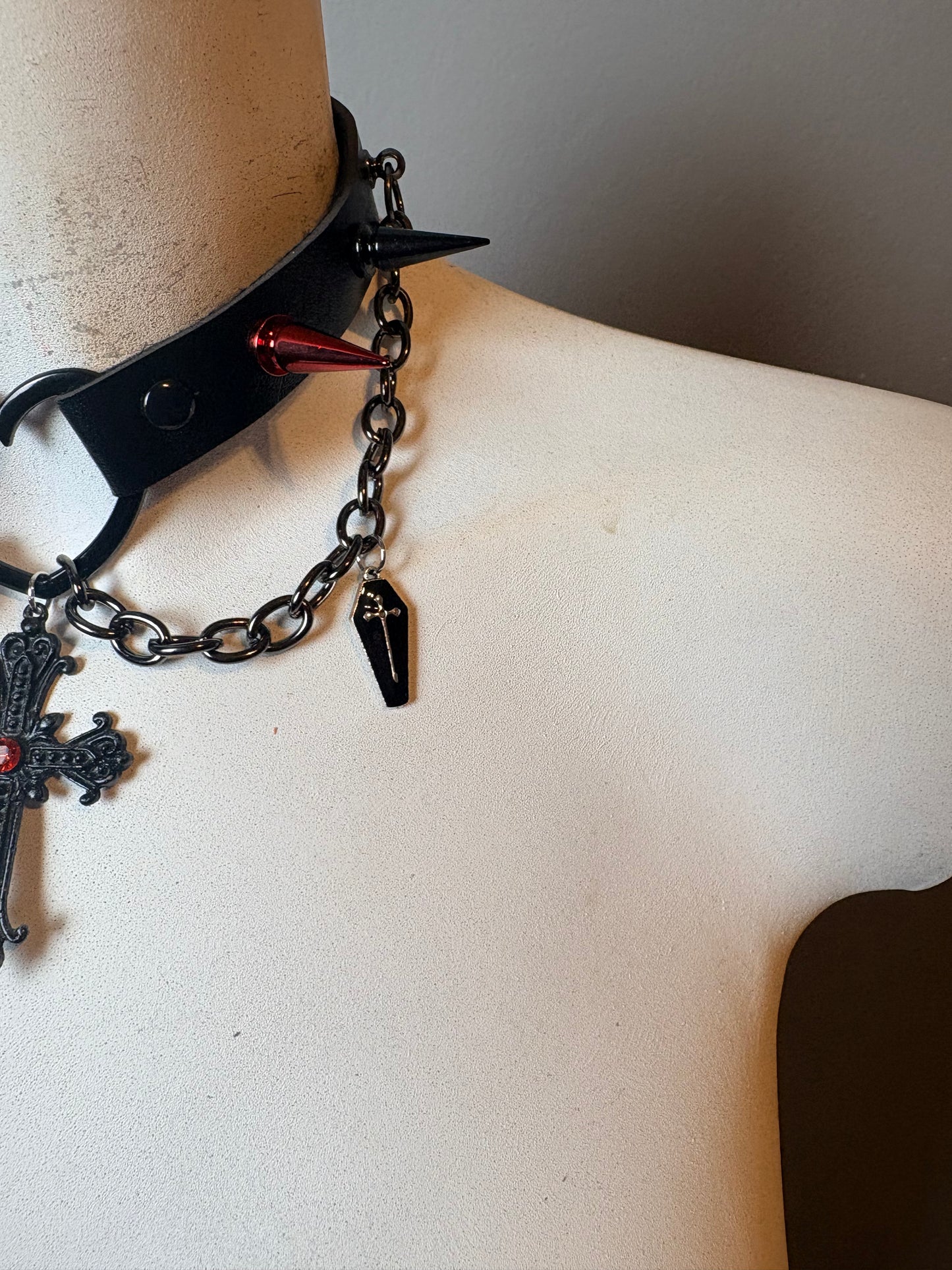 Chocker total black con catene