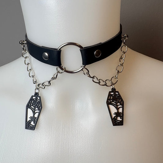 Chocker con ciondoli di bare