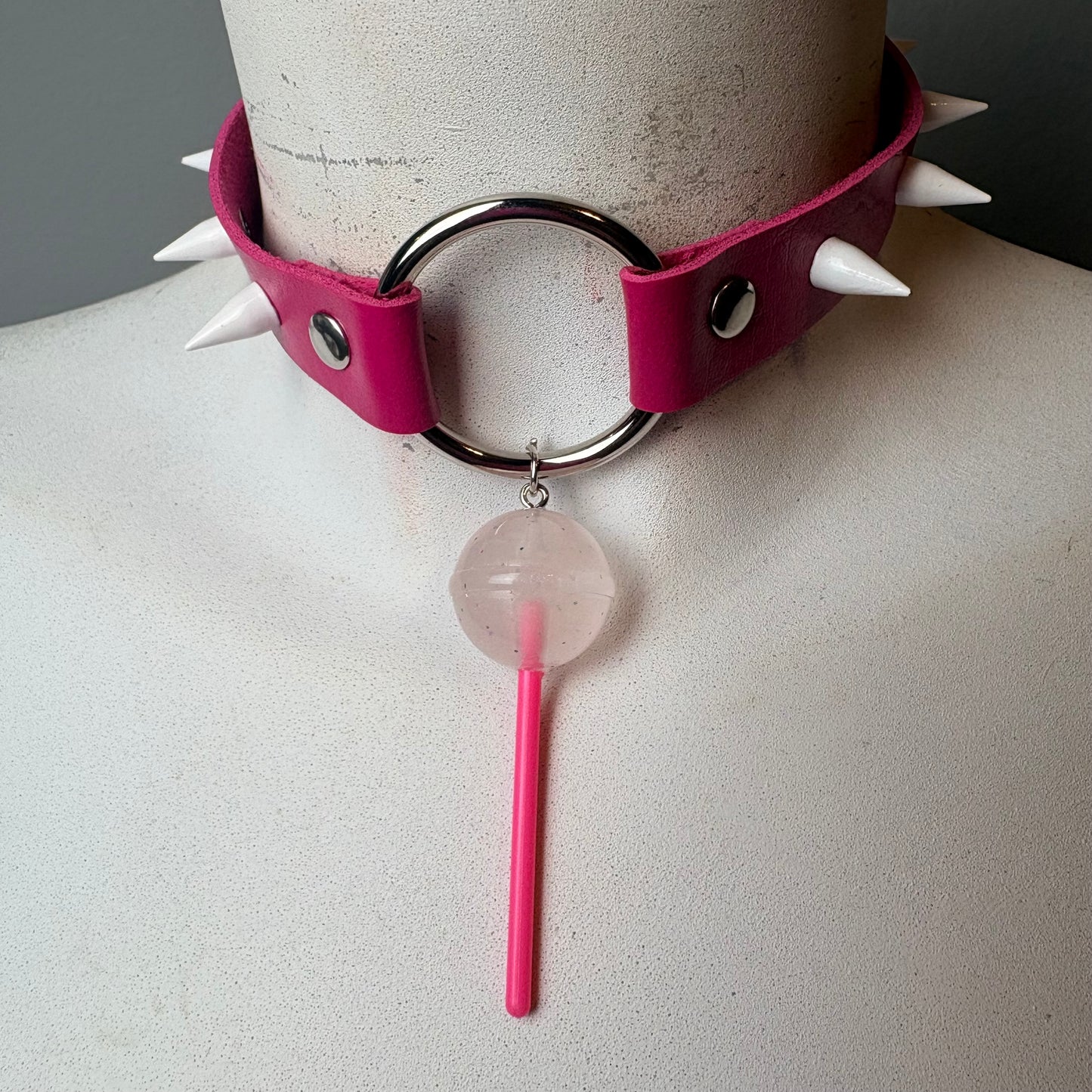 Chocker con Lollypop e borchie bianche
