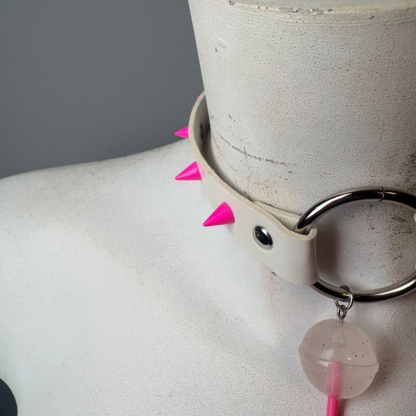 Chocker lollypop con borchie rosa