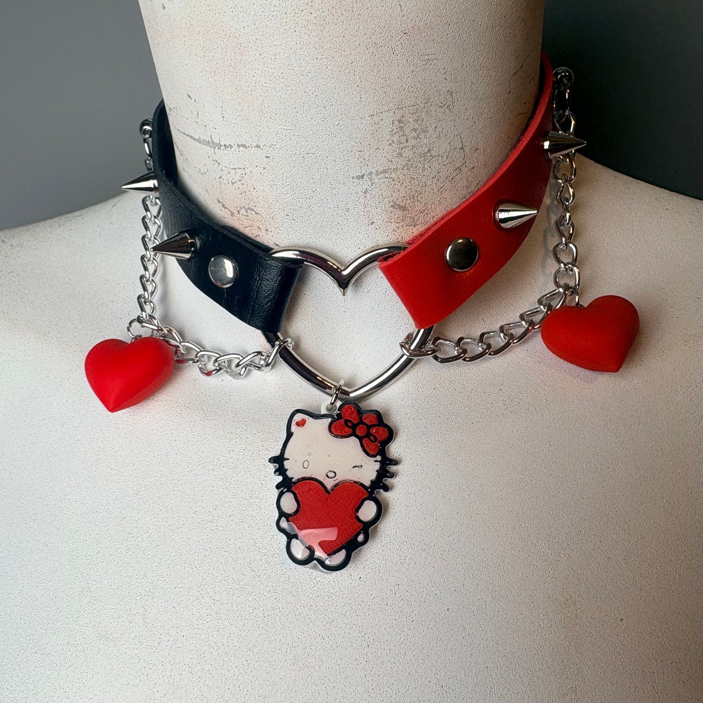 Chocker con hello kitty rosso e nero