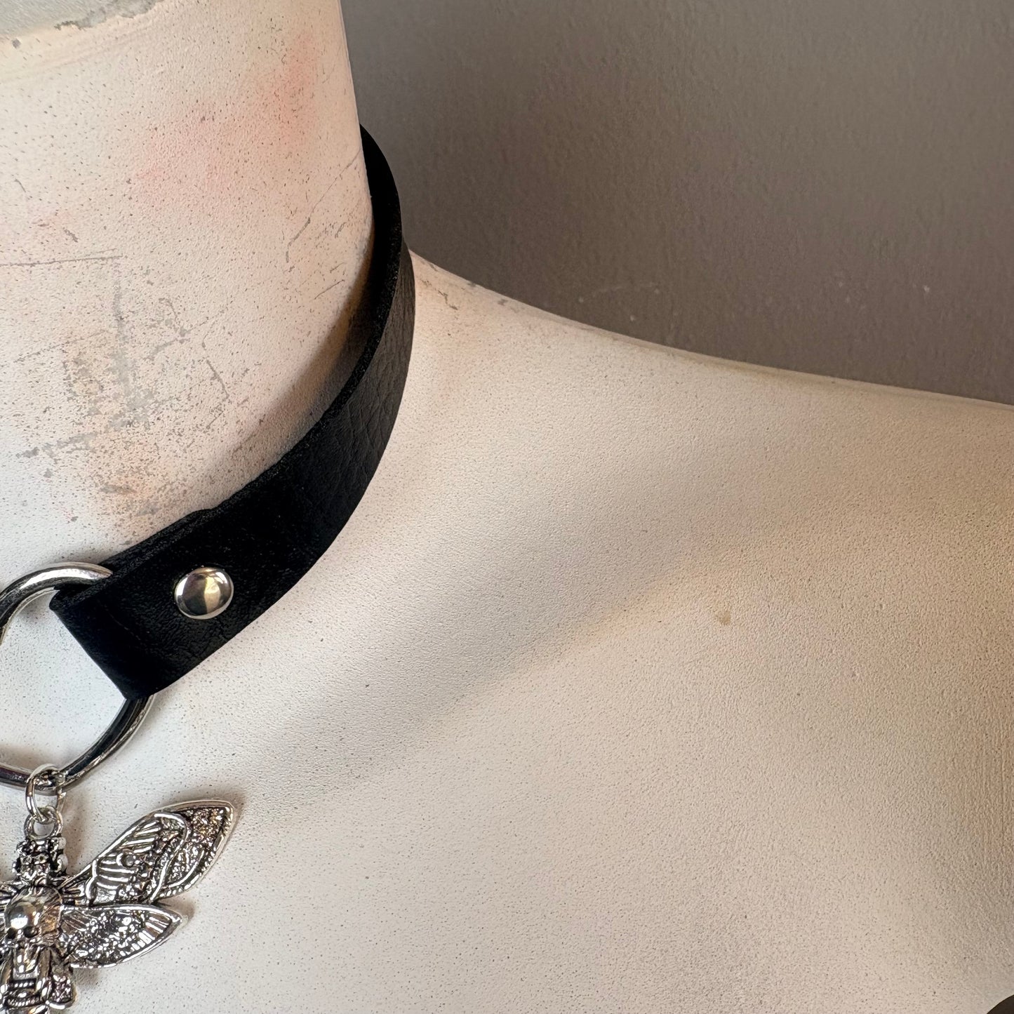 Chocker con falena argento e cuore