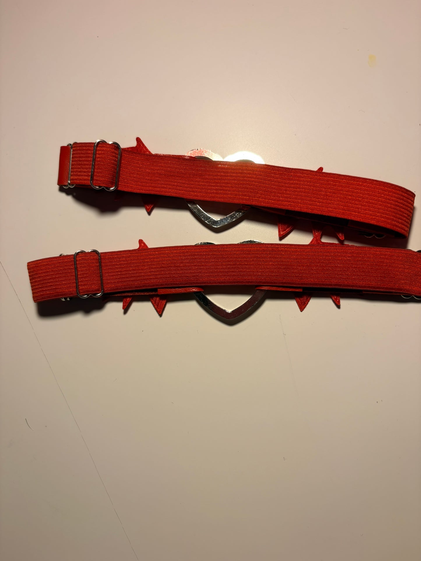 Coppia di reggicalze rossi