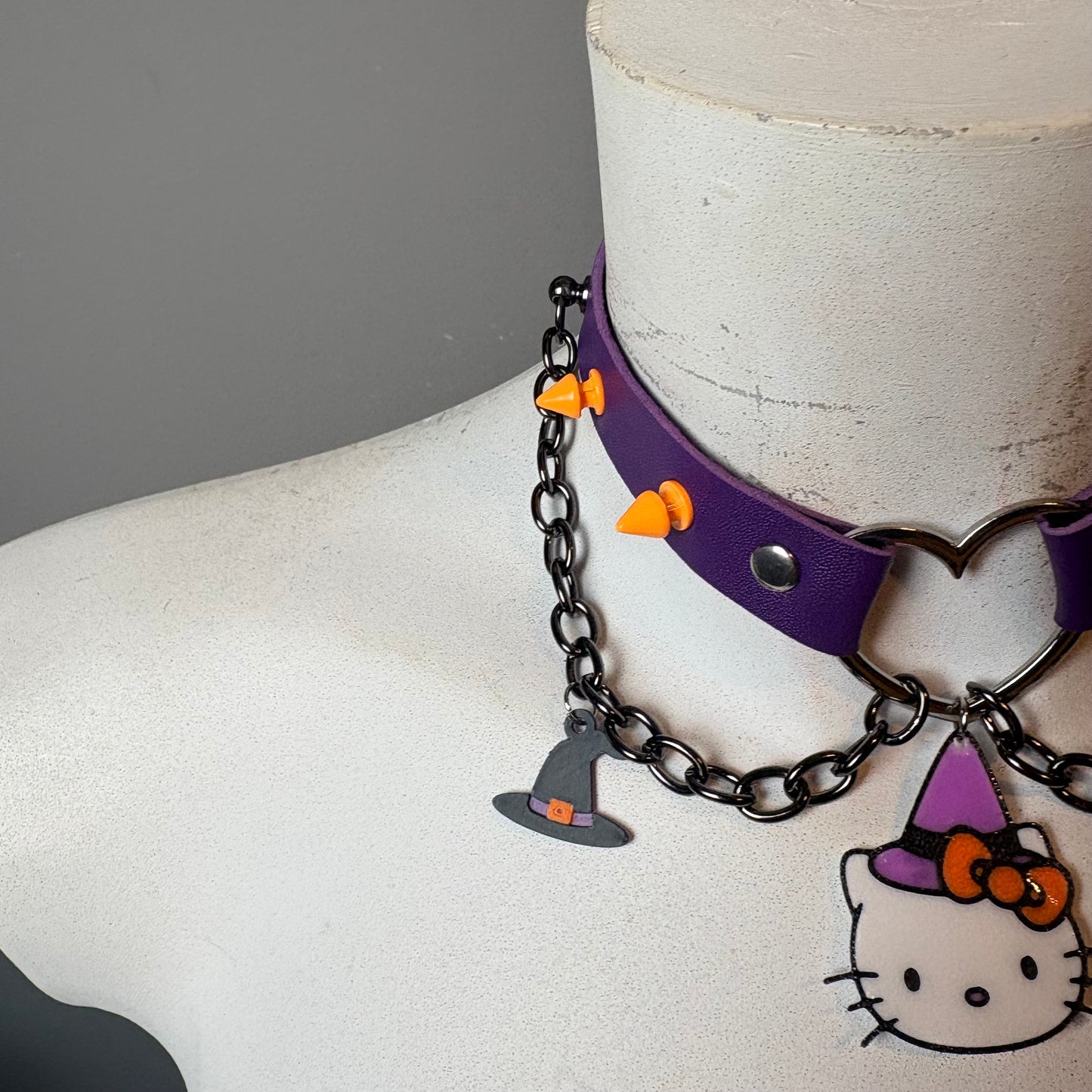 Chocker con hello kitty Halloween