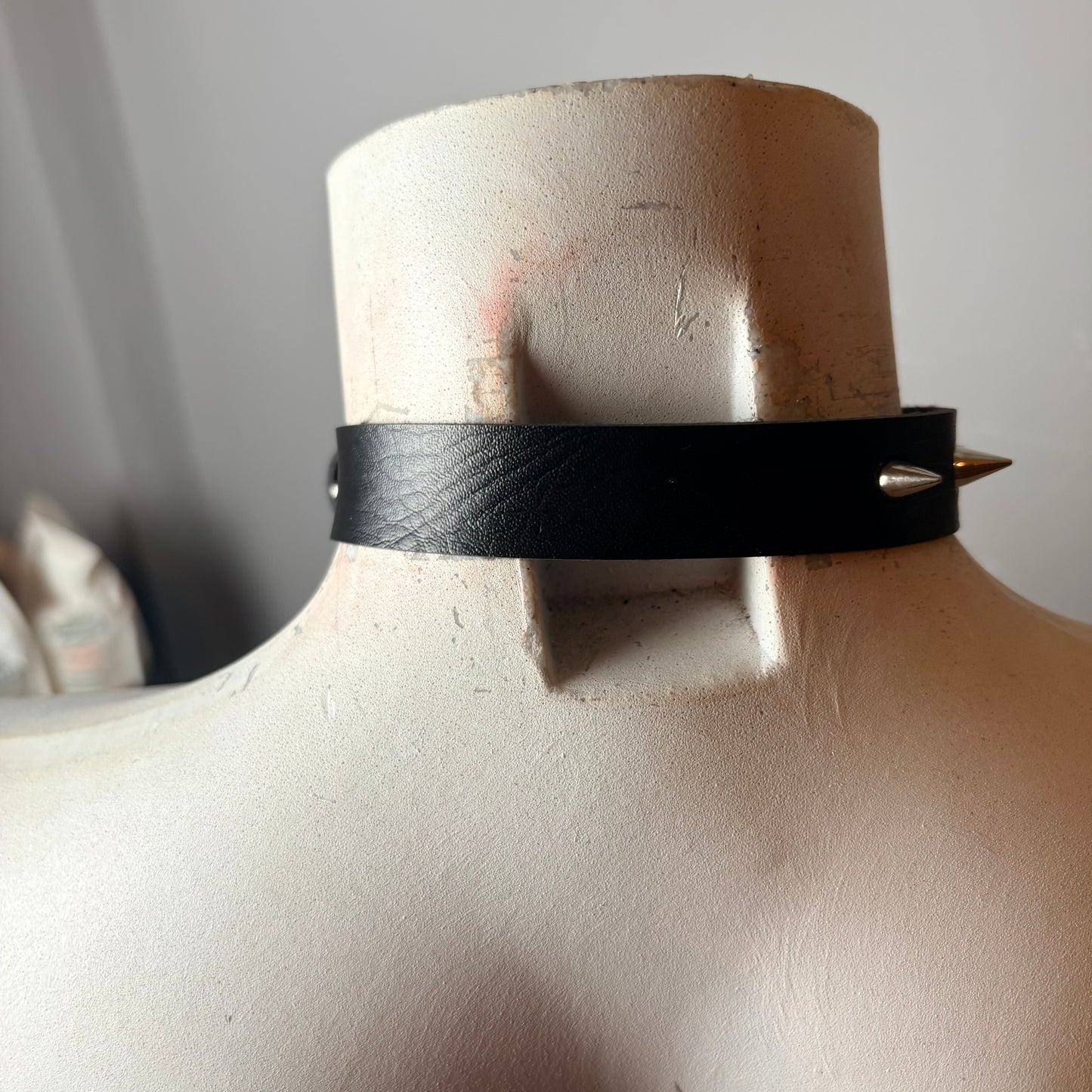 Chocker nero con cerchio